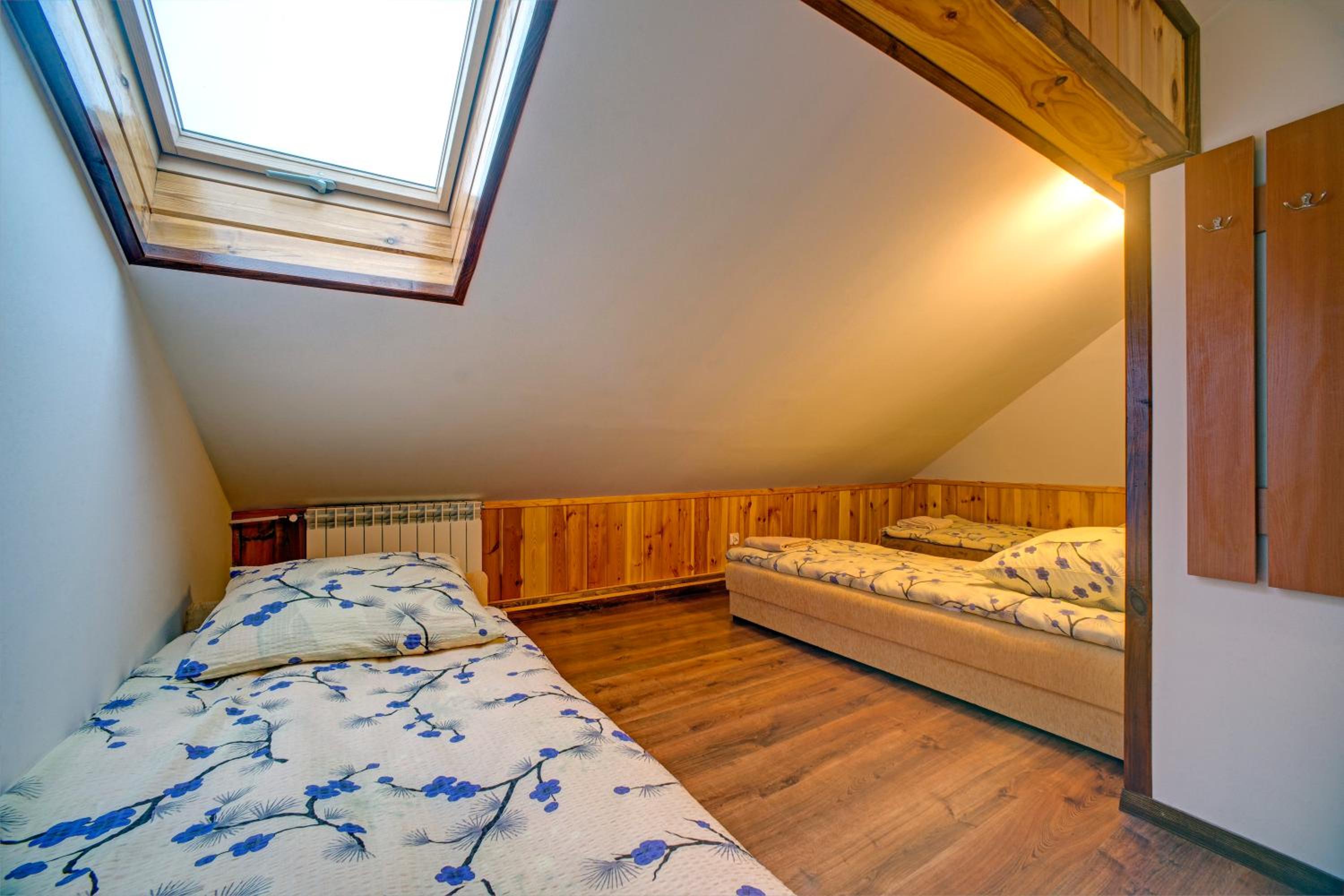 8-Bed Mixed Dormitory Room photo 2