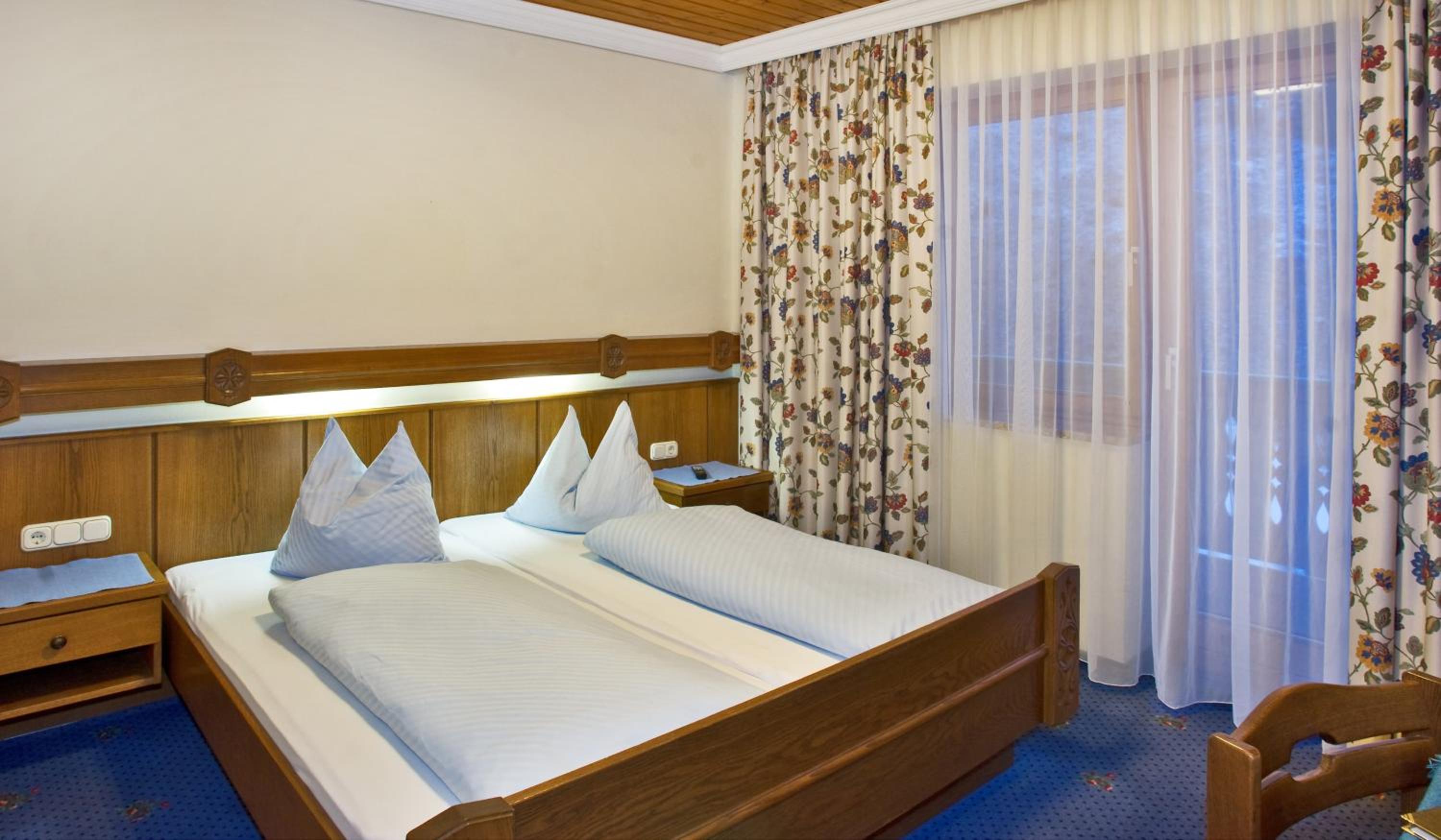 Double Room with Balcony - Photo 1