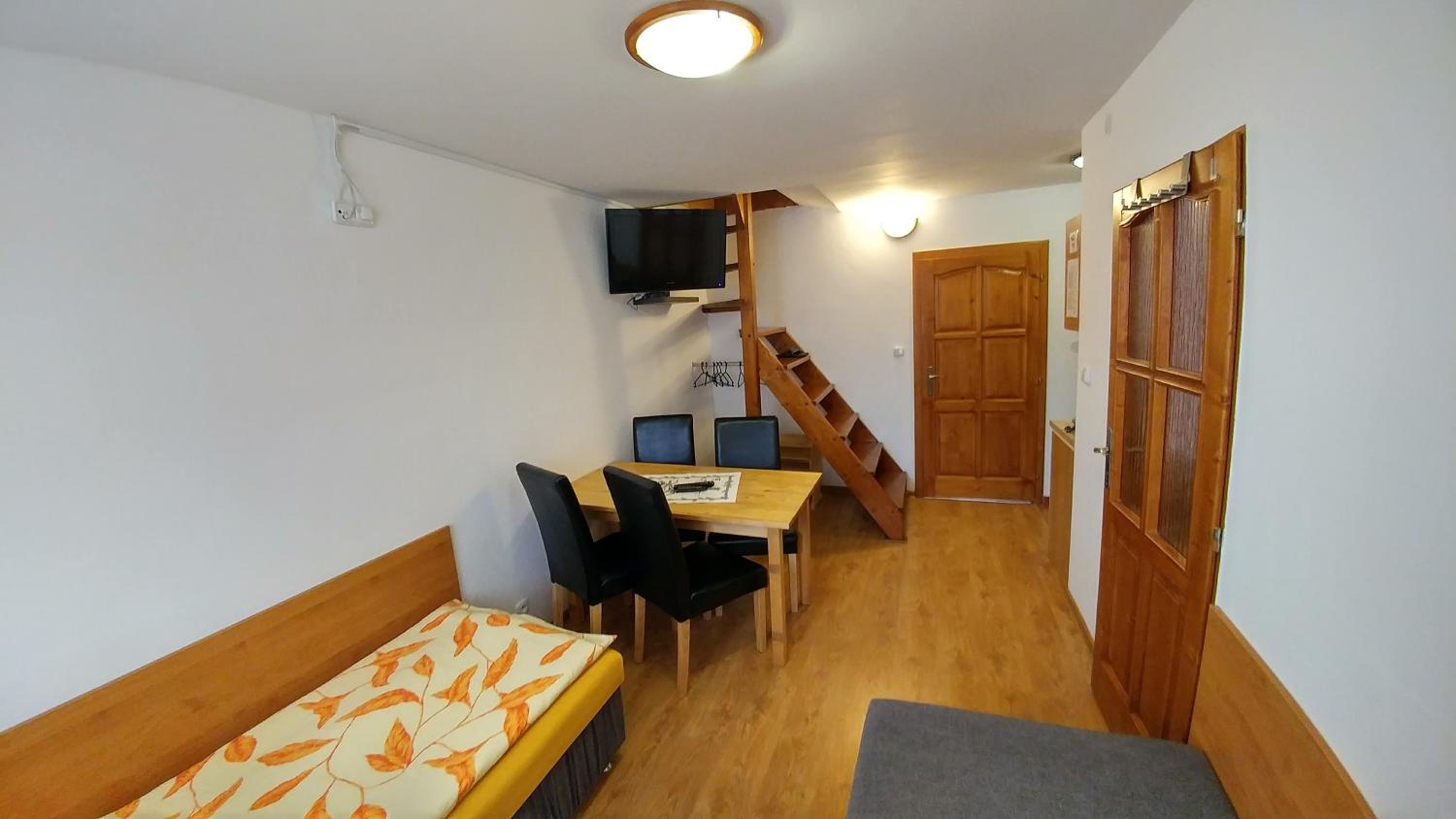 One-Bedroom Apartment - Photo 6