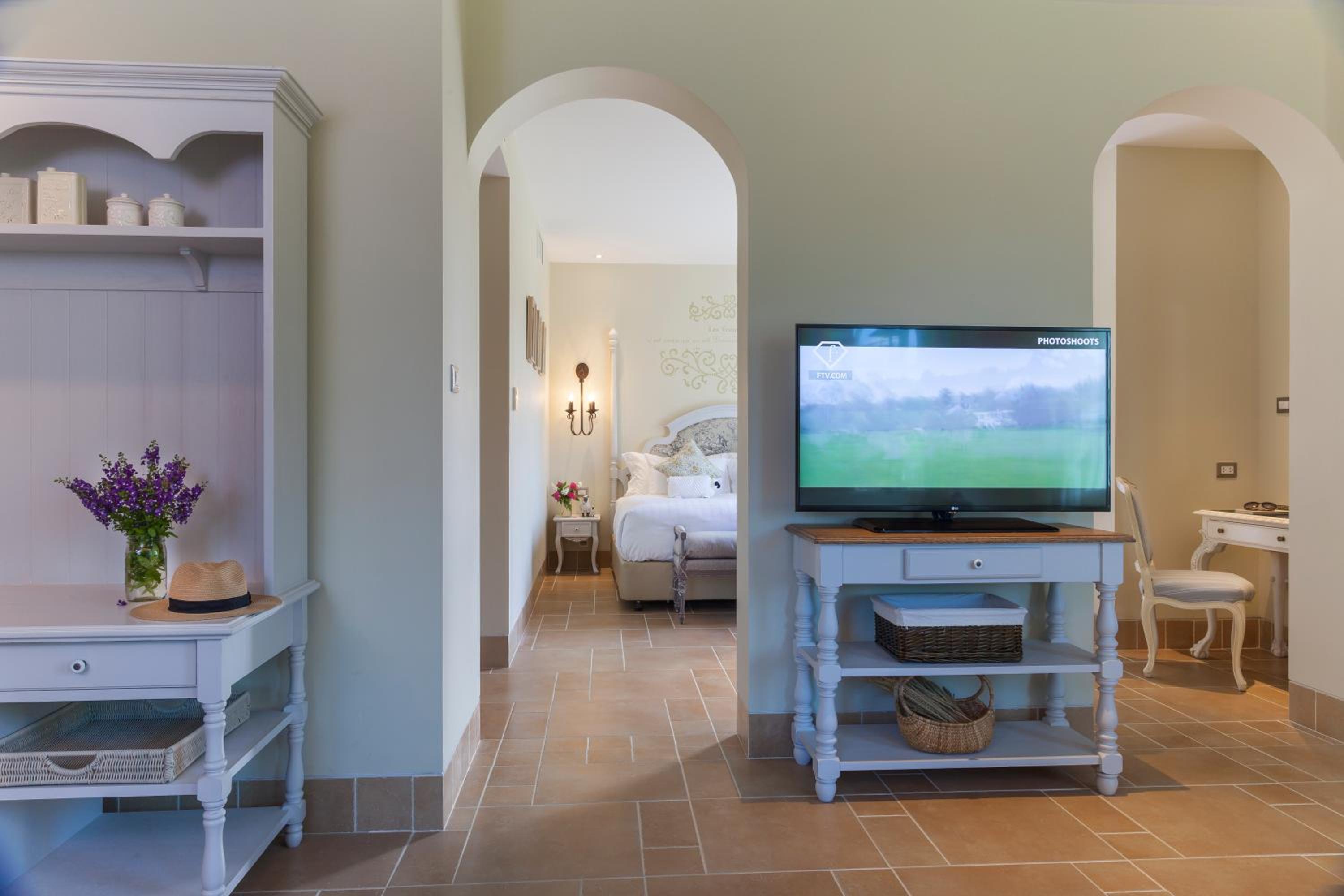 Suite (24 Hours Use of Room) photo 2
