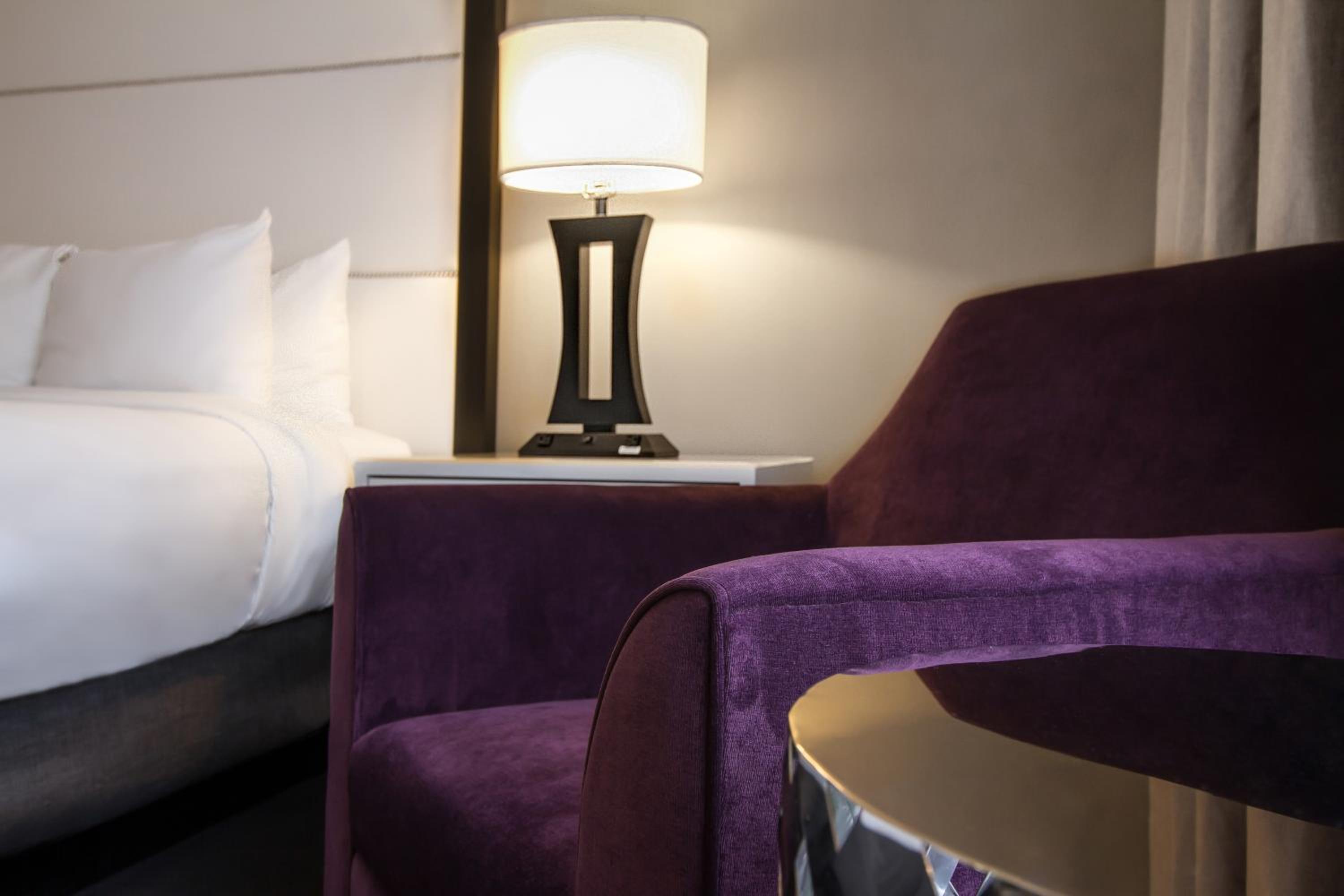 King Suite - Mobility Access/Non-Smoking - Photo 2