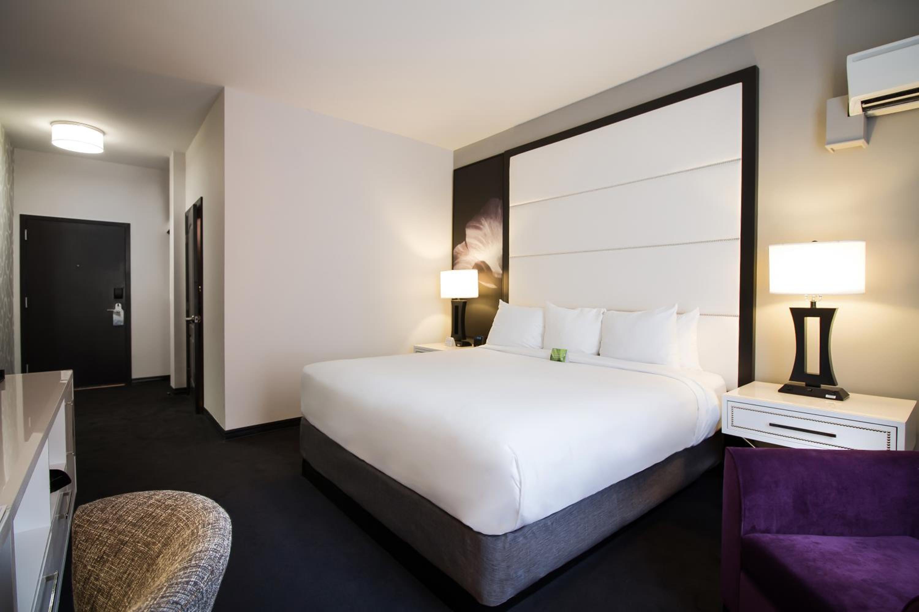 King Suite - Mobility Access/Non-Smoking - Photo 3