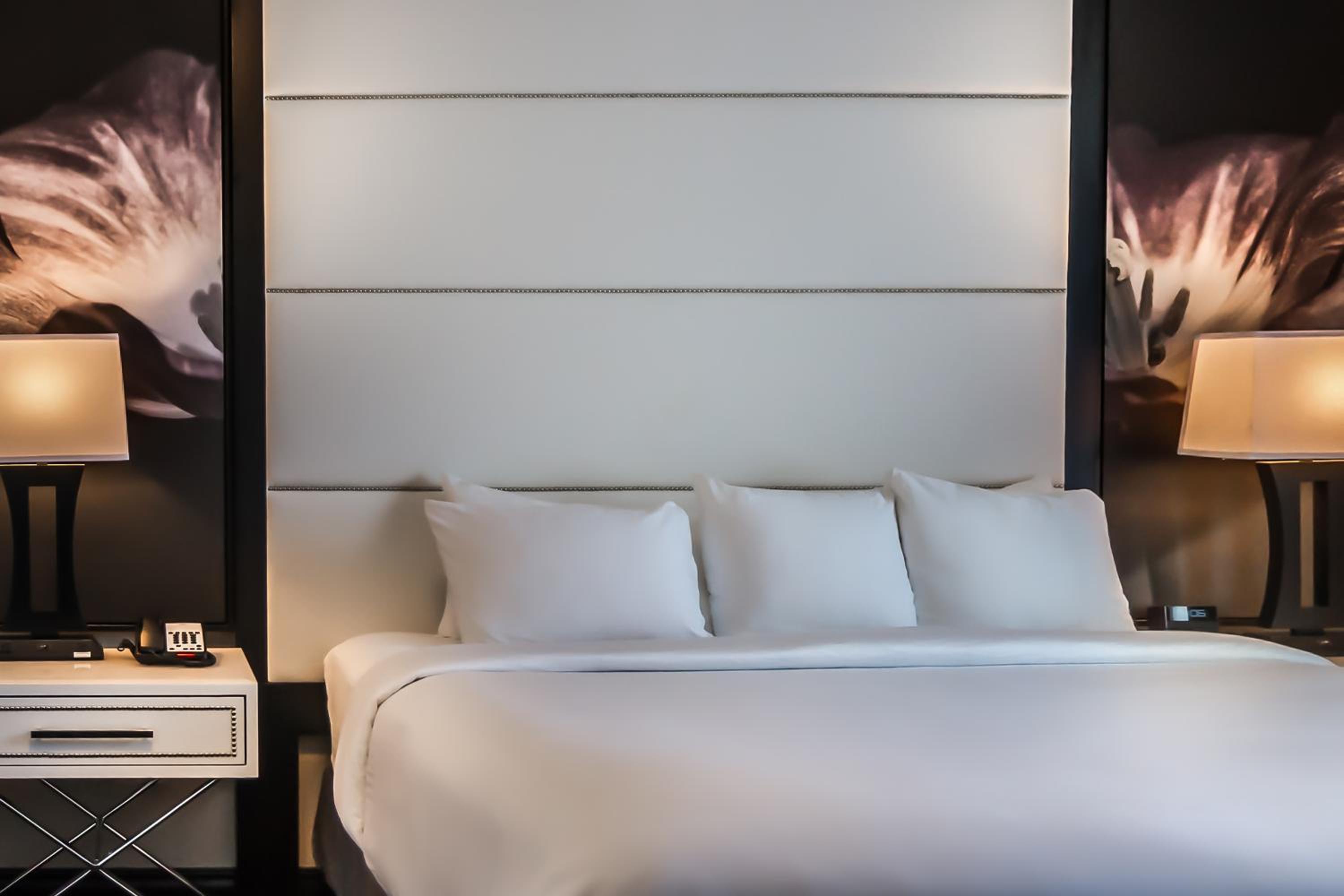 King Suite - Mobility Access/Non-Smoking - Photo 1