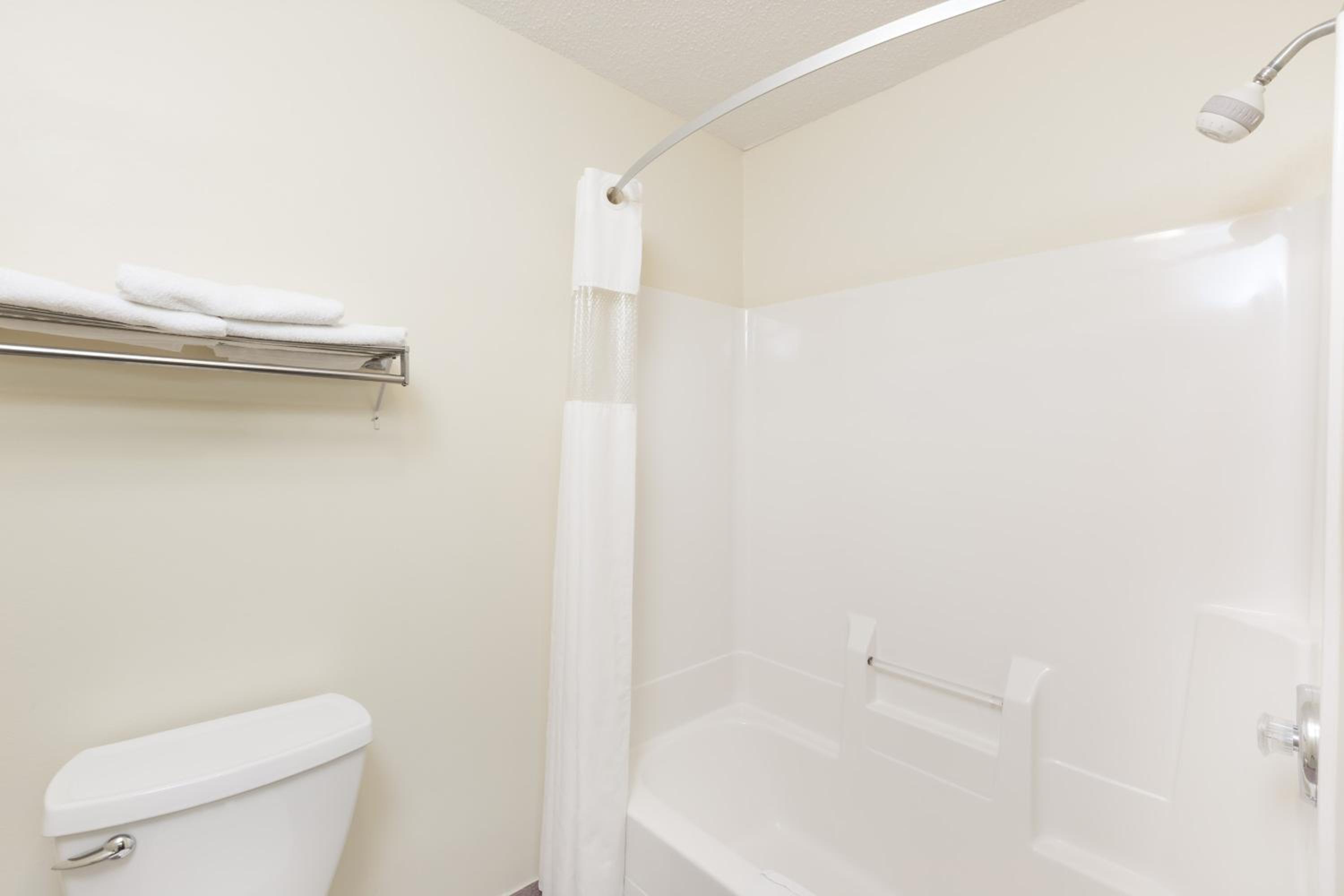 King Room- Non-Smoking - Photo 7