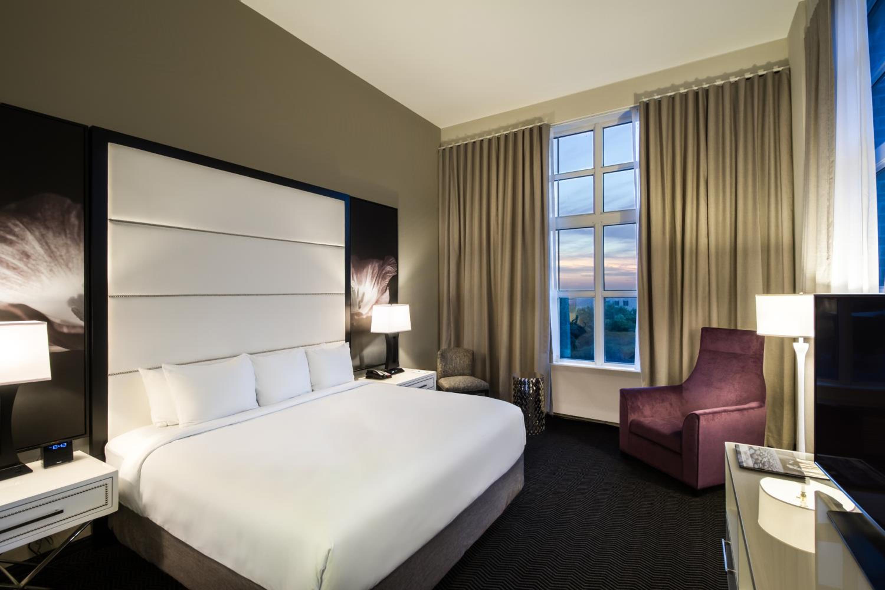 King Suite - Mobility Access/Non-Smoking - Photo 4