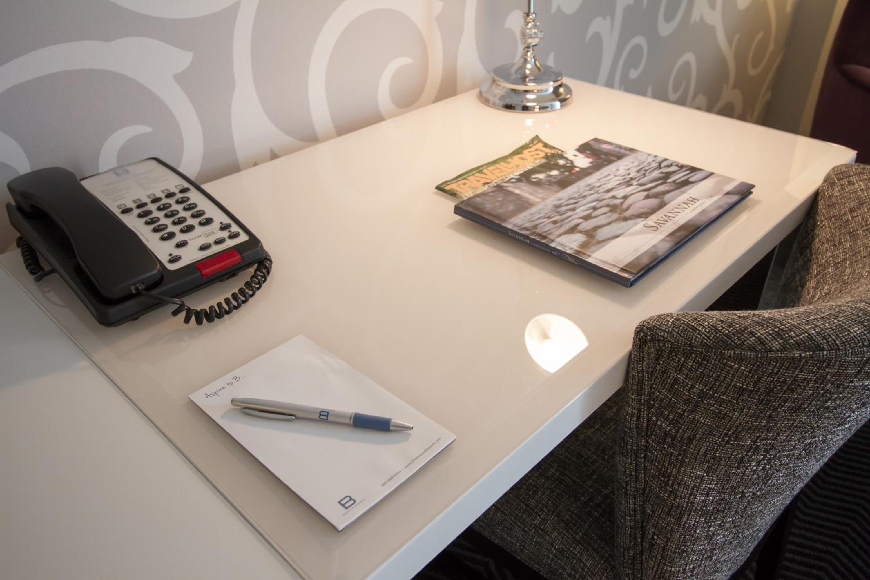 King Suite - Mobility Access/Non-Smoking - Photo 14