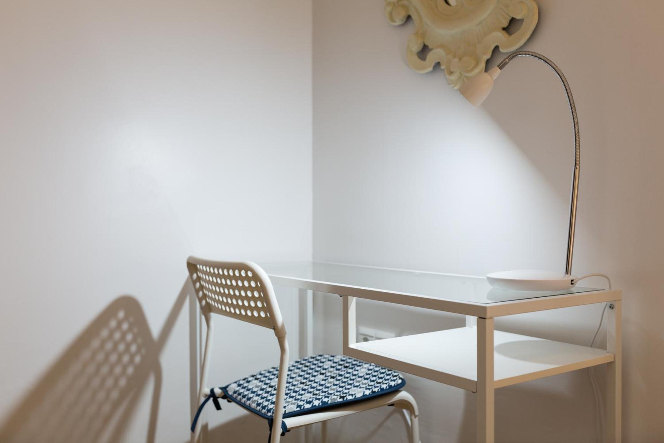 Double Room with Balcony - Photo 6