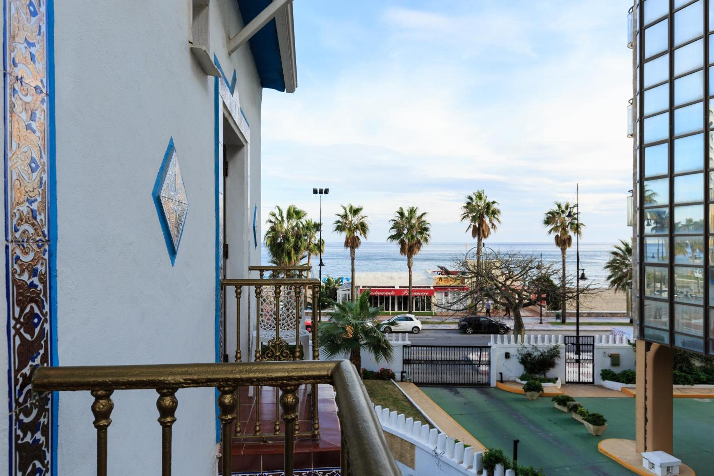 Double Room with Balcony - Photo 4
