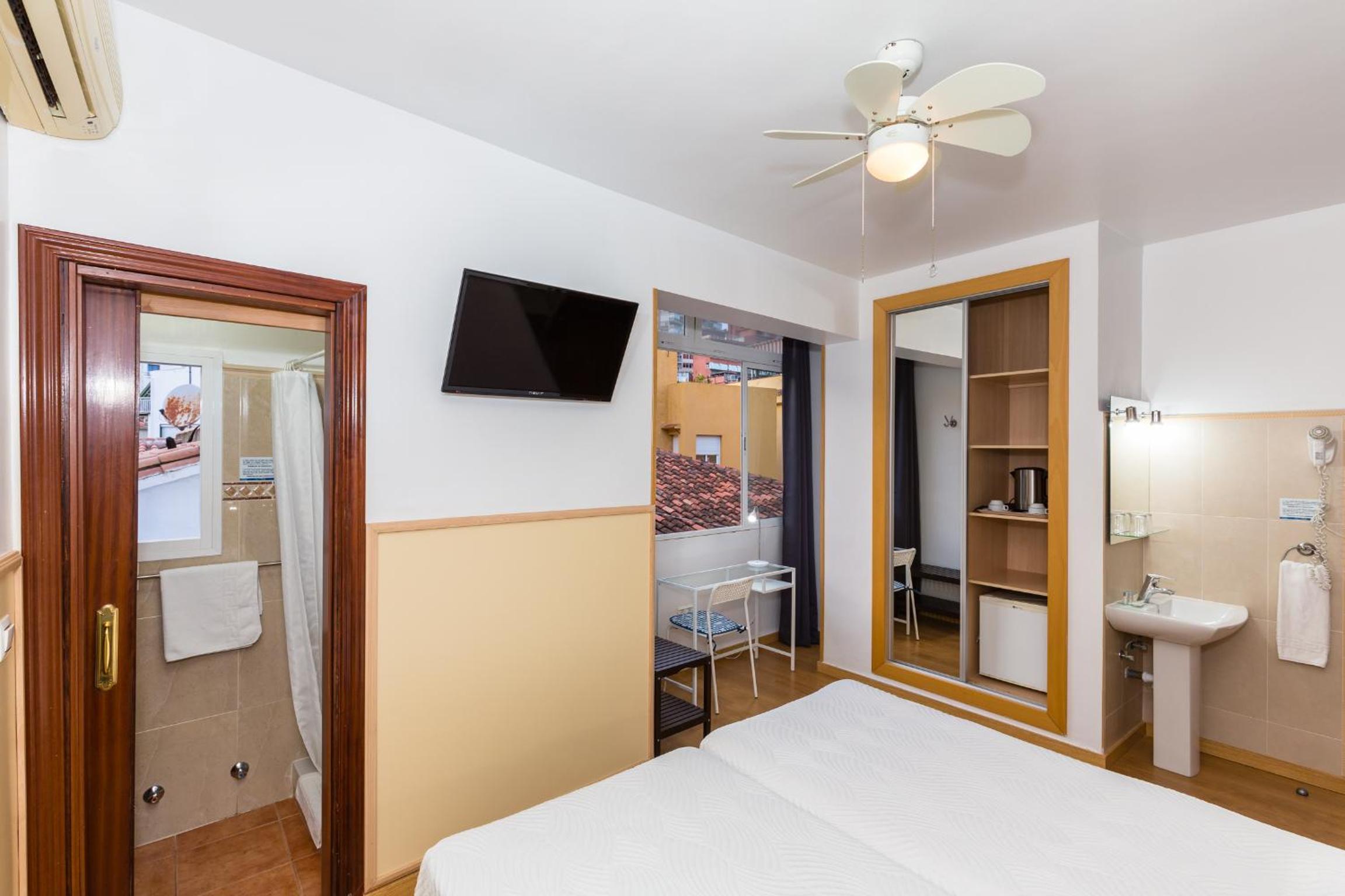 Twin Room - Photo 5