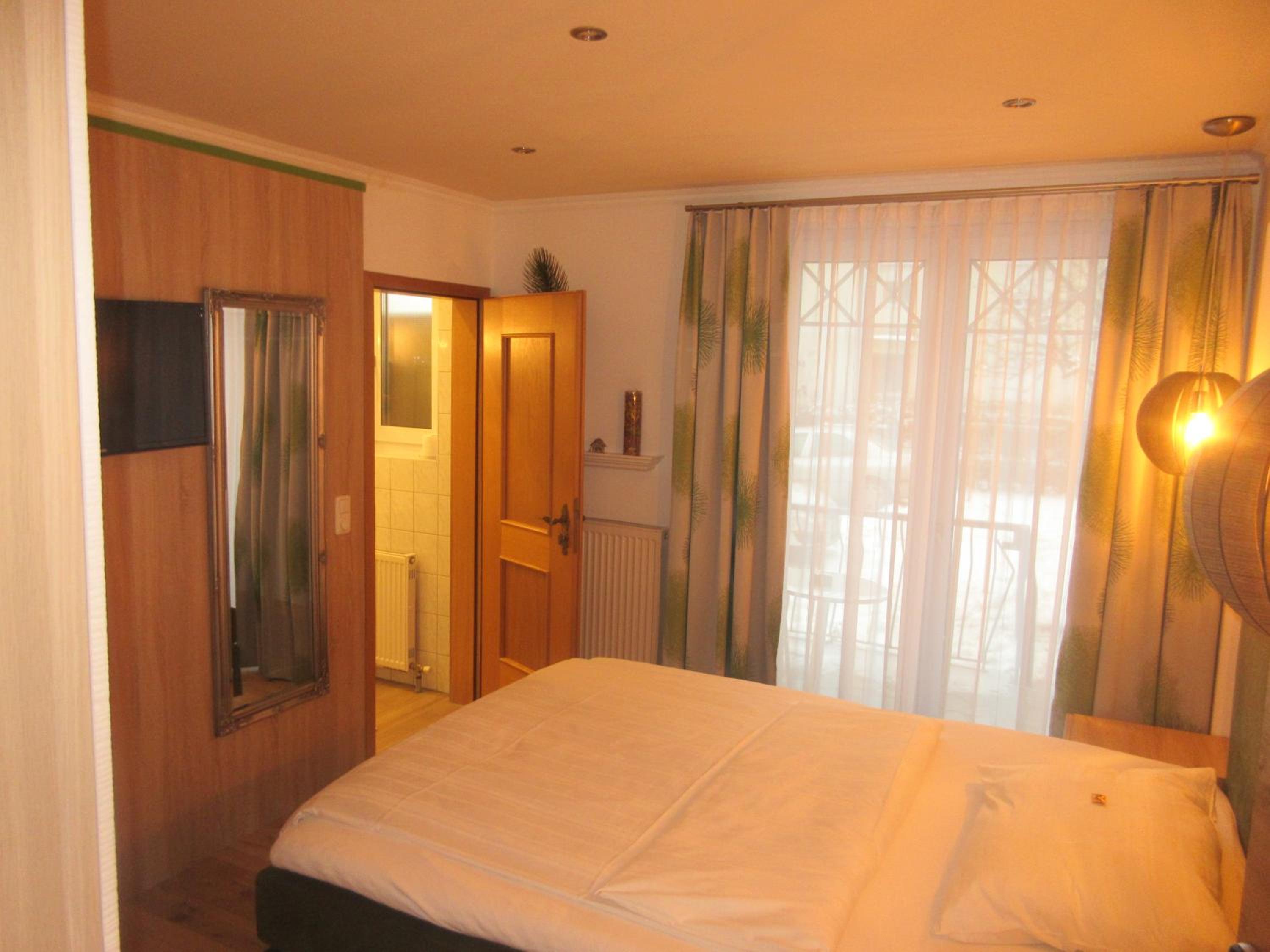 Double Room with Balcony - Photo 1