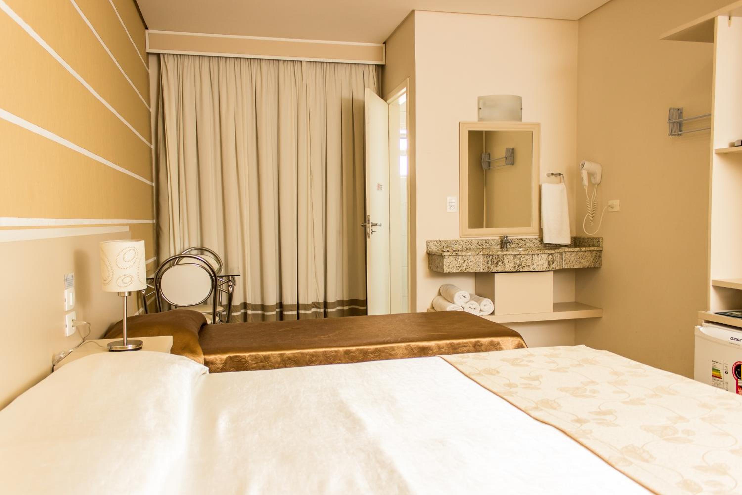 Quadruple Room thumbnail 5