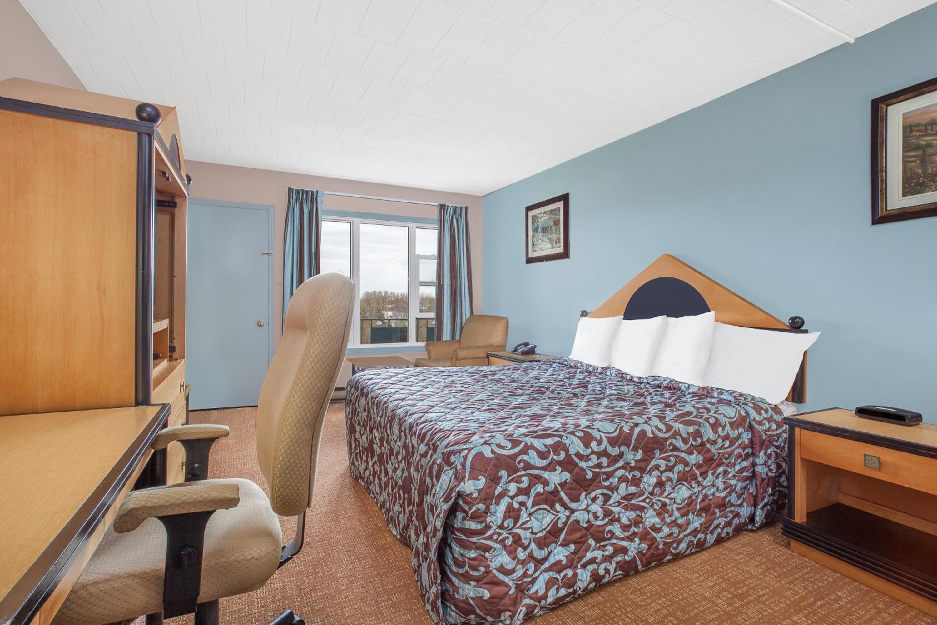 King Room - Non-Smoking - Photo 1