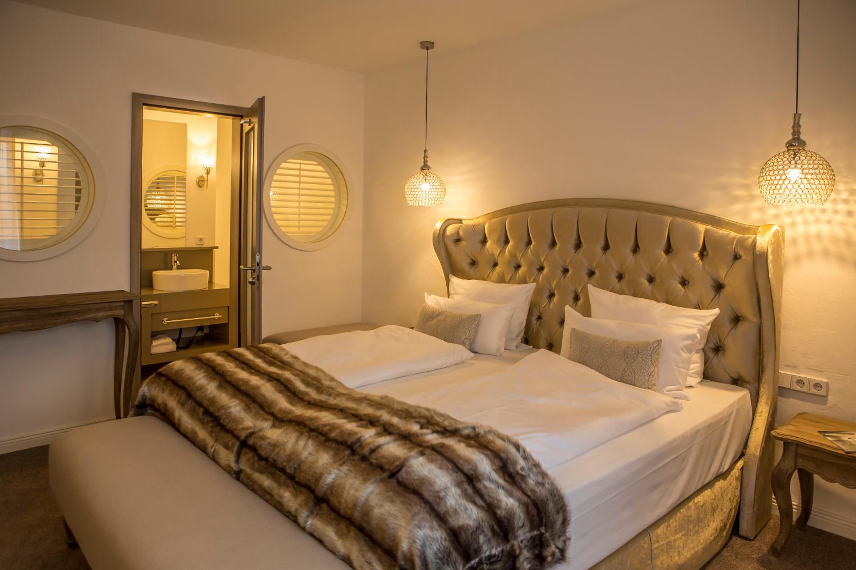 Large Double or Twin Room photo 2