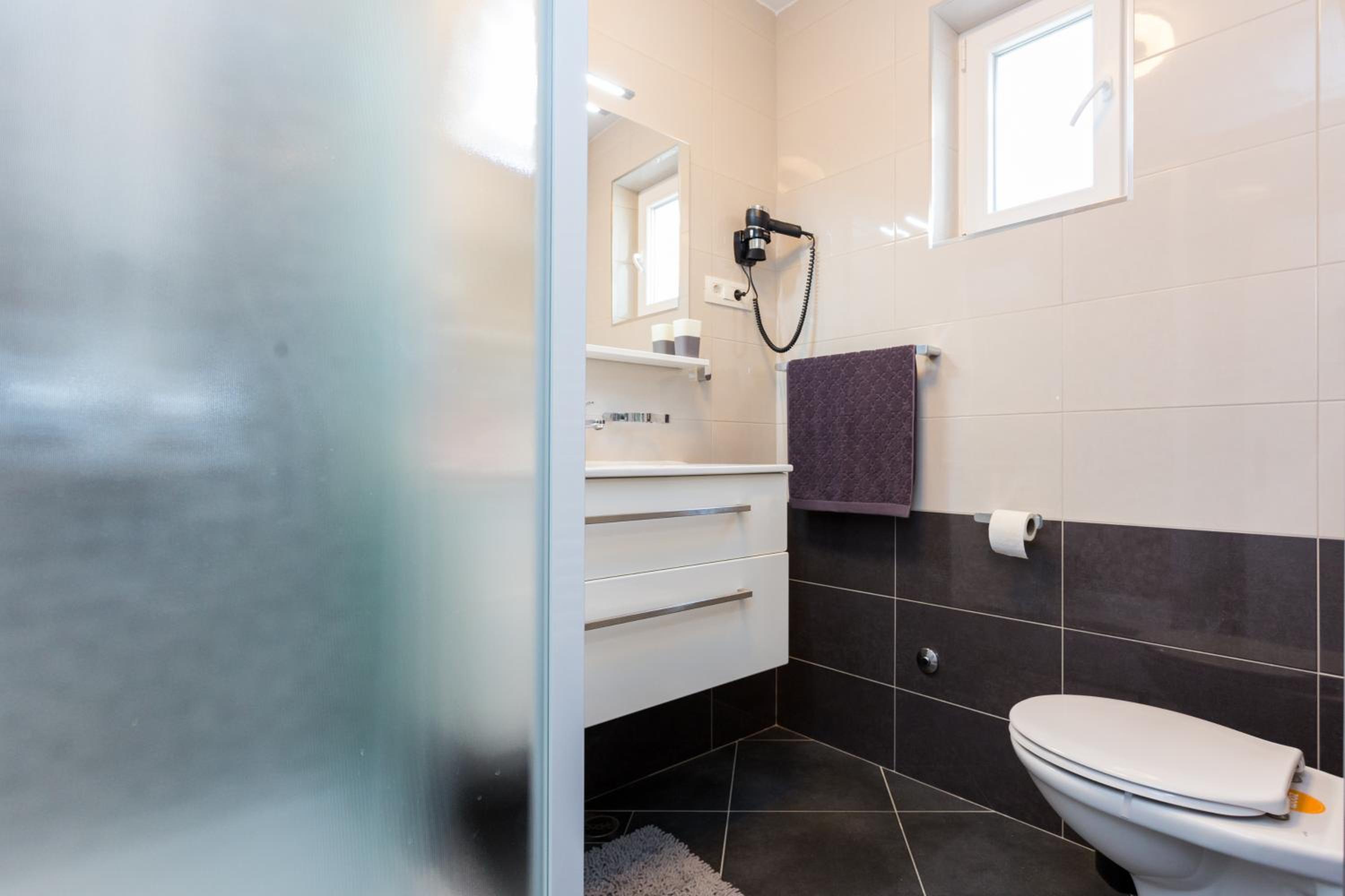 Double Room with Balcony and Shared Bathroom photo 2