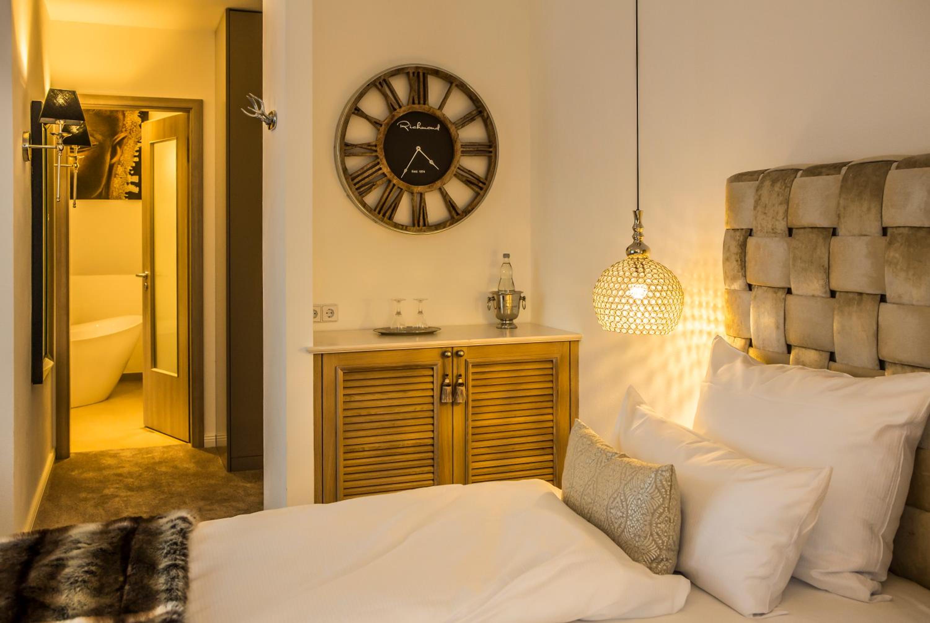Large Double or Twin Room photo 1