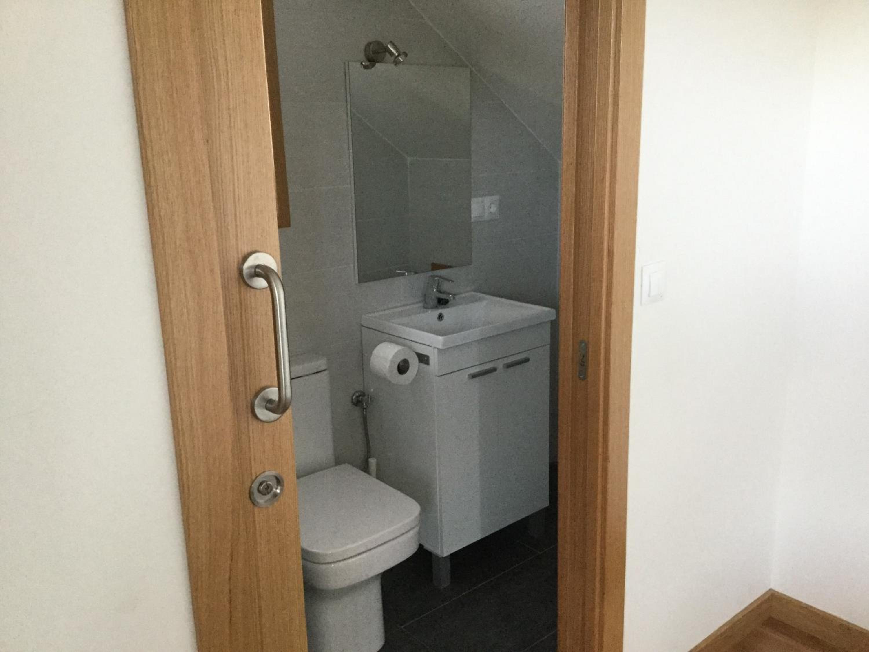 Double Room with Private Bathroom - Photo 4