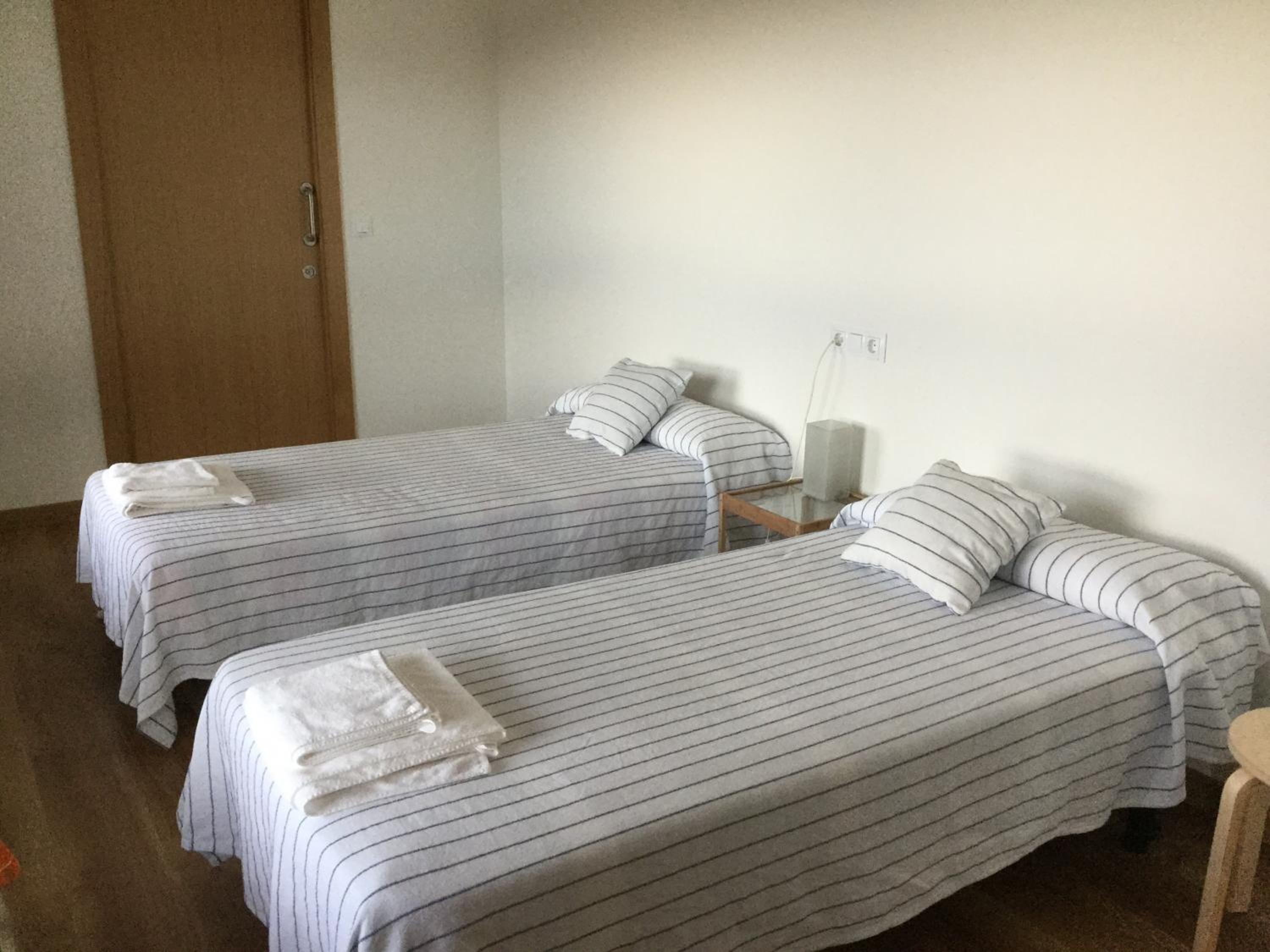 Double Room with Private Bathroom - Photo 6