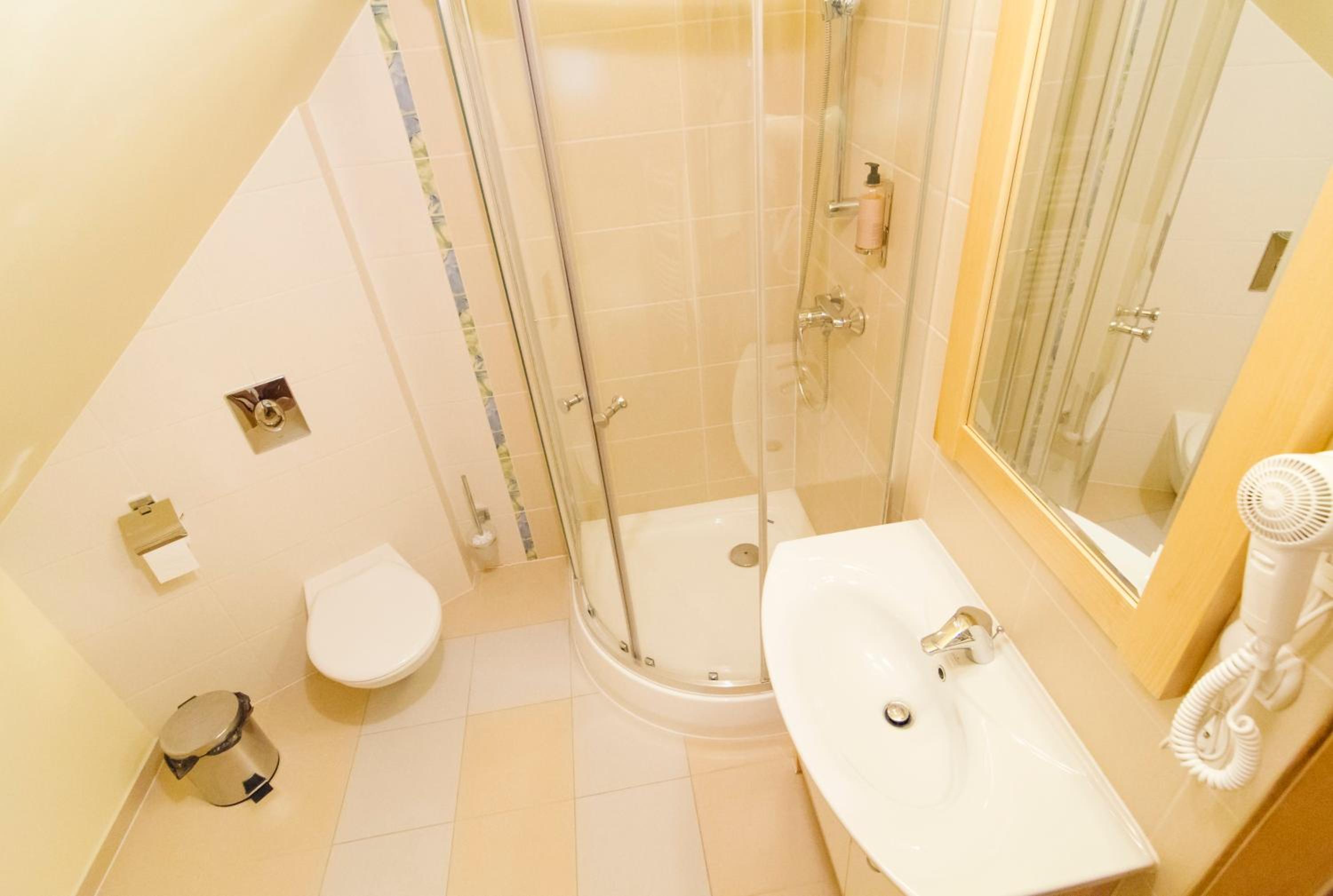 Deluxe Quadruple Room - Photo 5