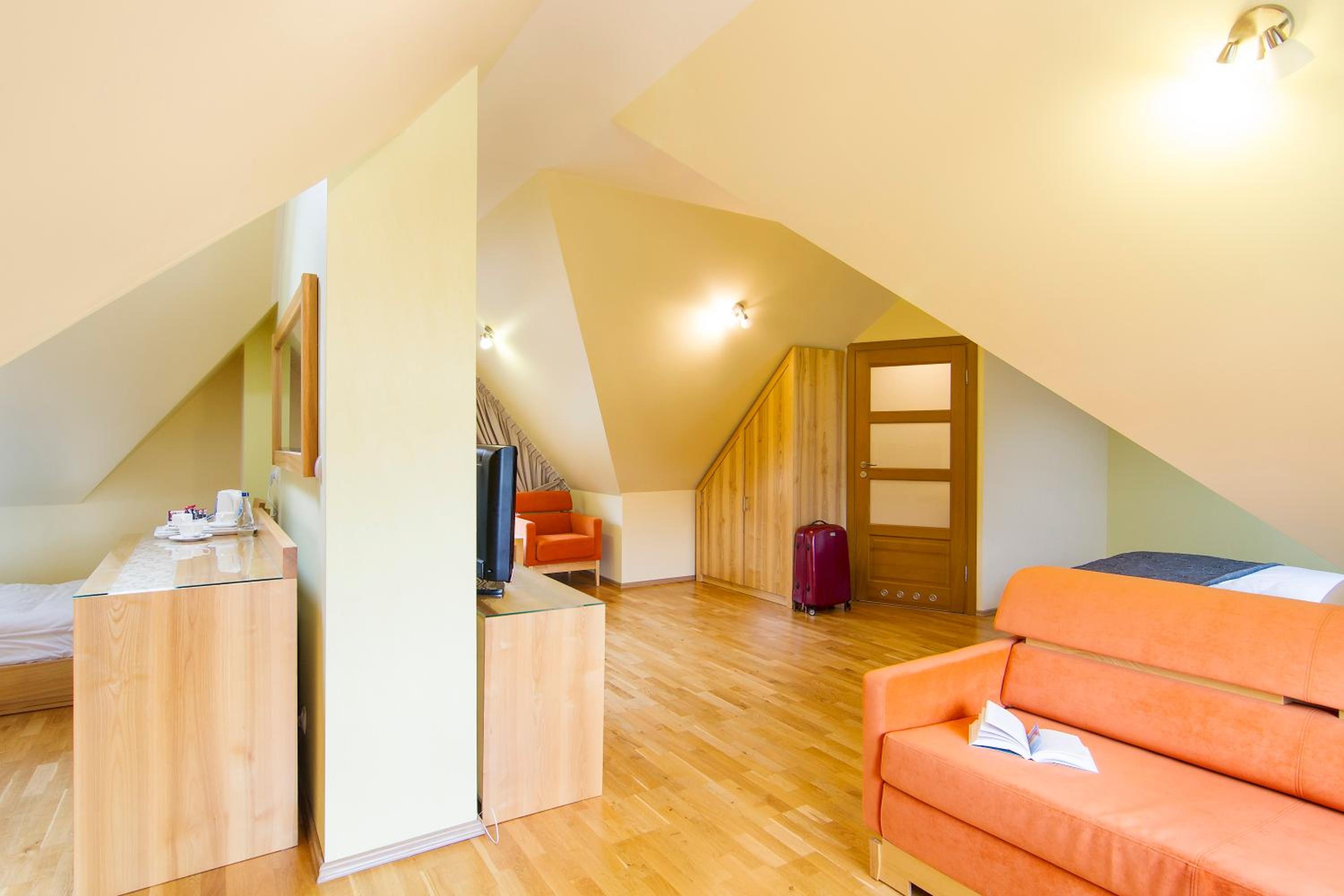 Budget Twin Room - Photo 5