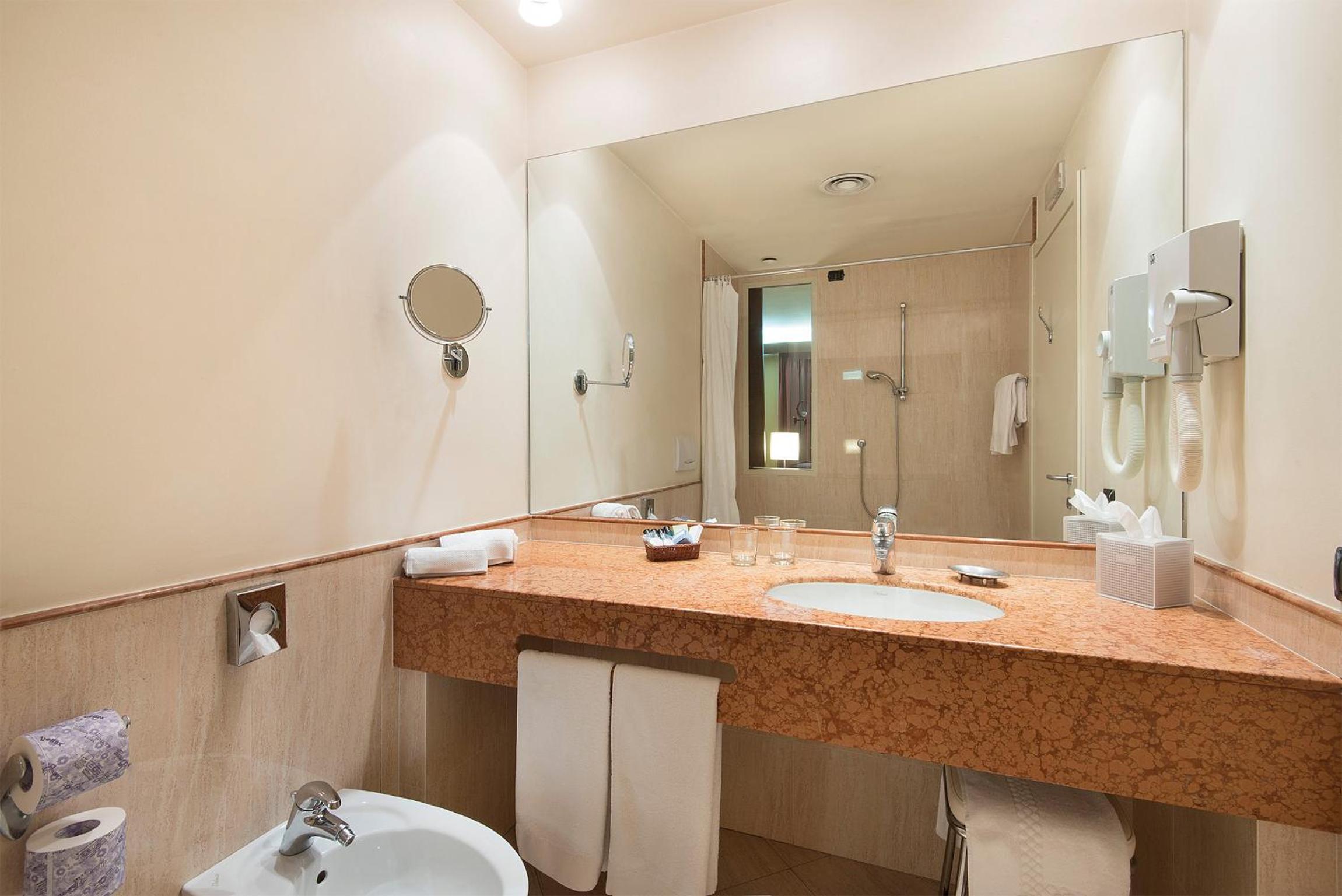 Junior Suite with Terrace and Lake View - Photo 4