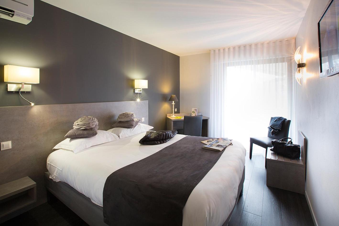 Quadruple Room (2 Adults + 2 Children)
