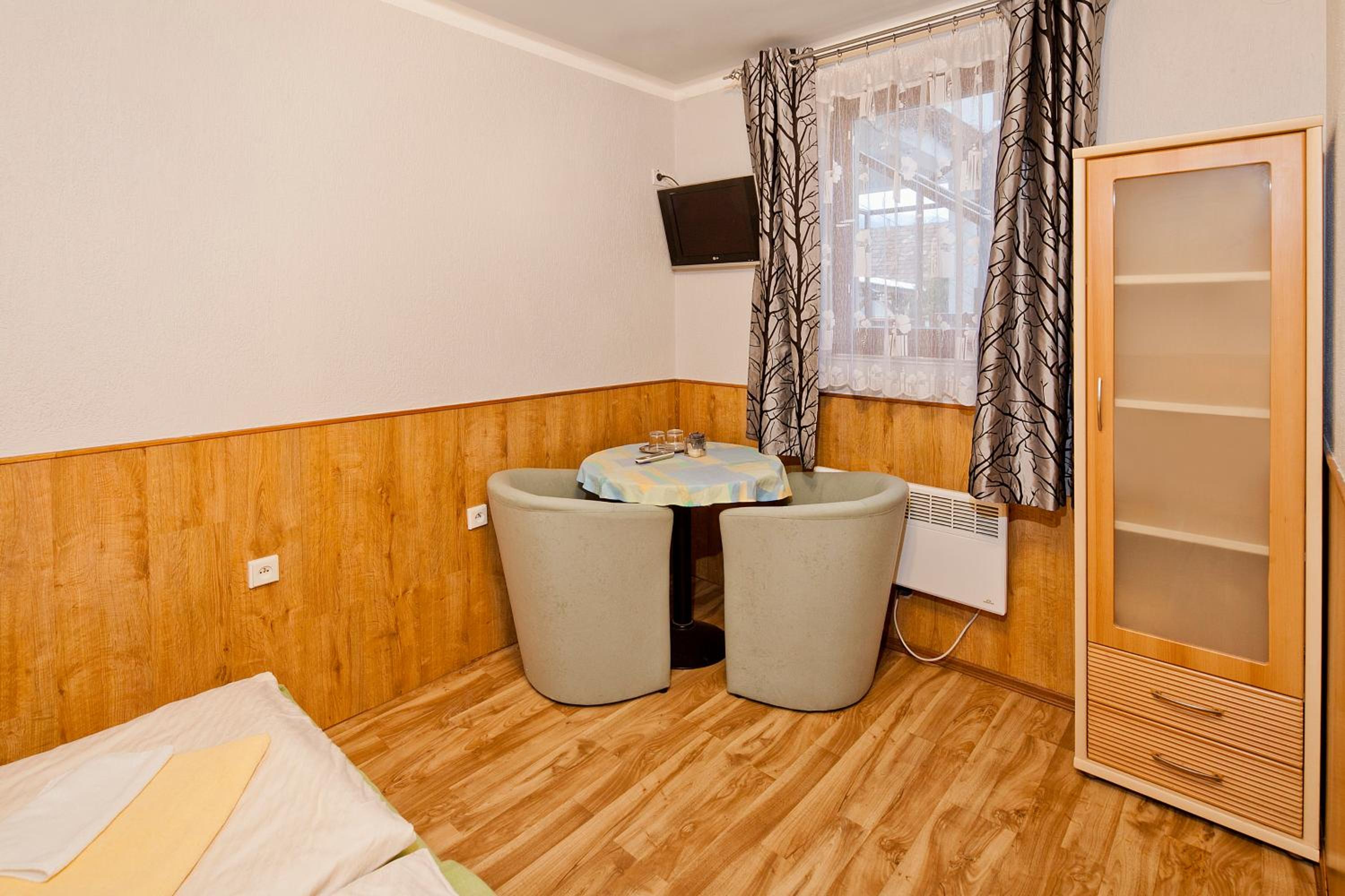 Double or Twin Room photo 2