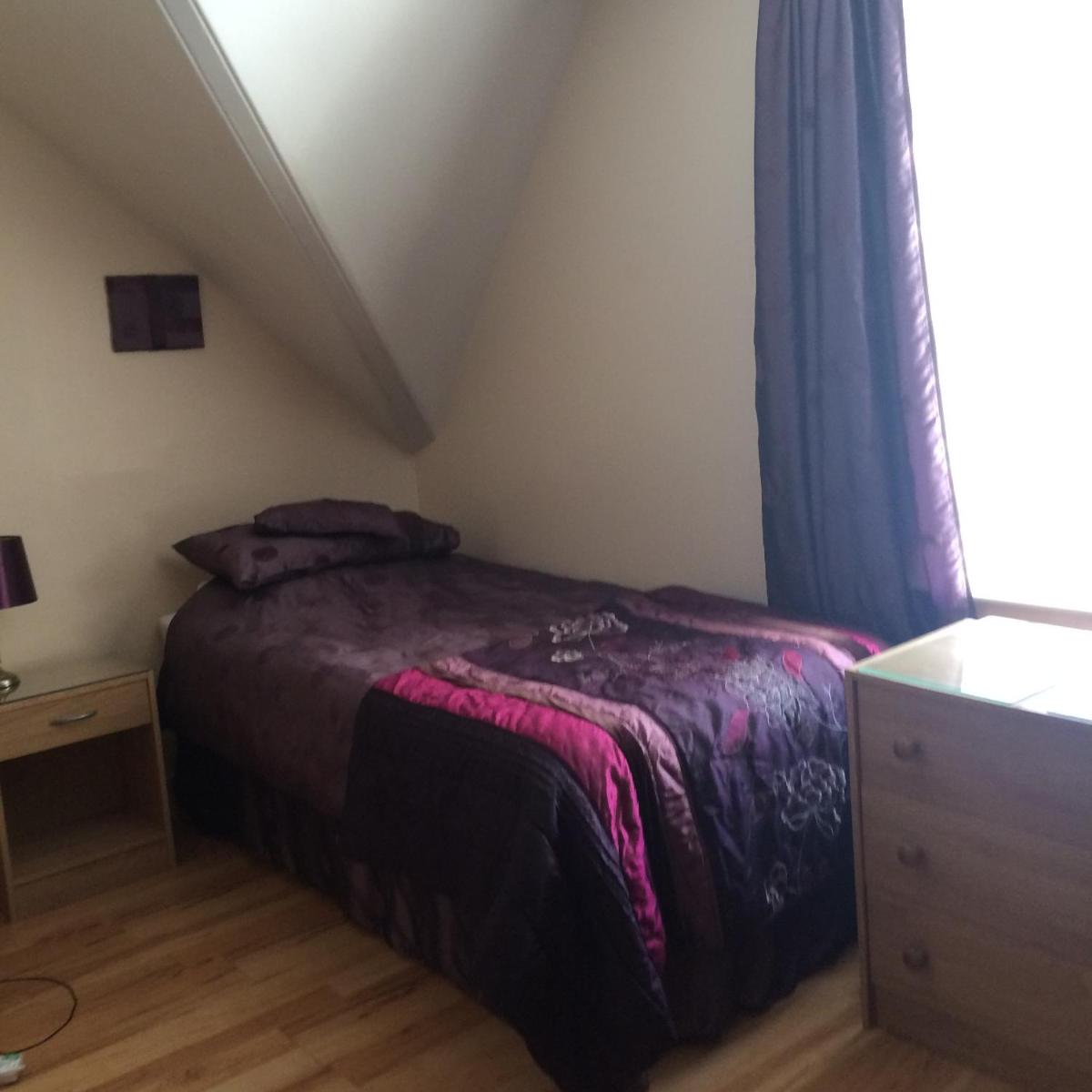 Twin Room with Bathroom photo 2