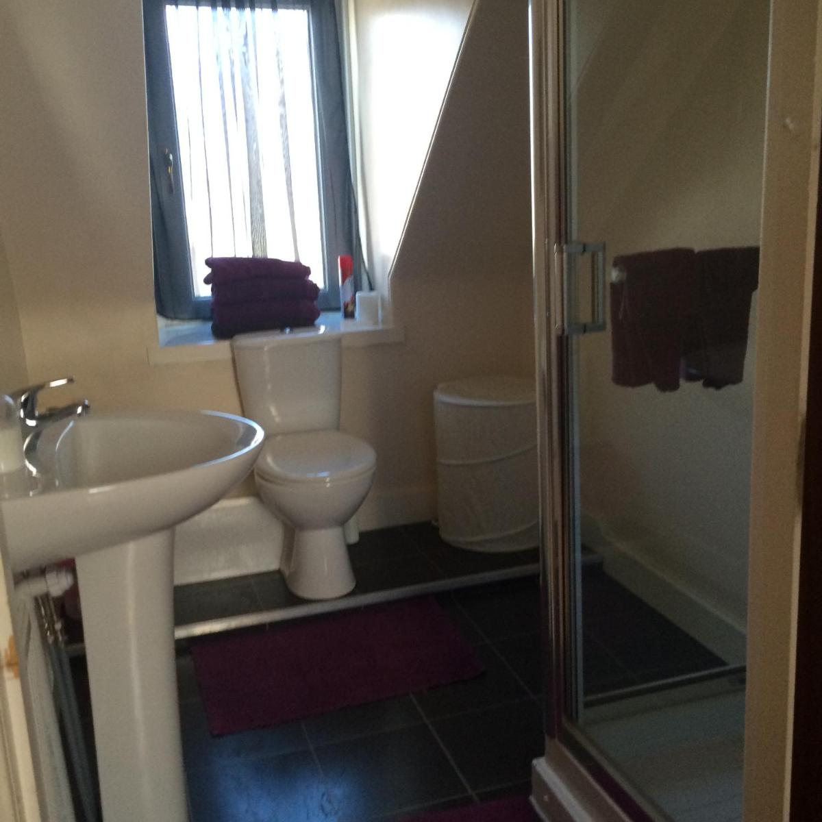 Twin Room with Bathroom photo 1