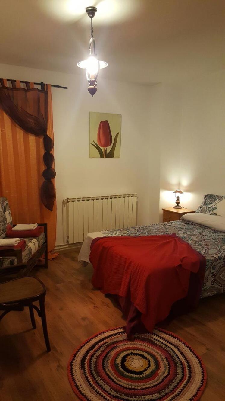 Standard Double Room with Shared Bathroom photo 2