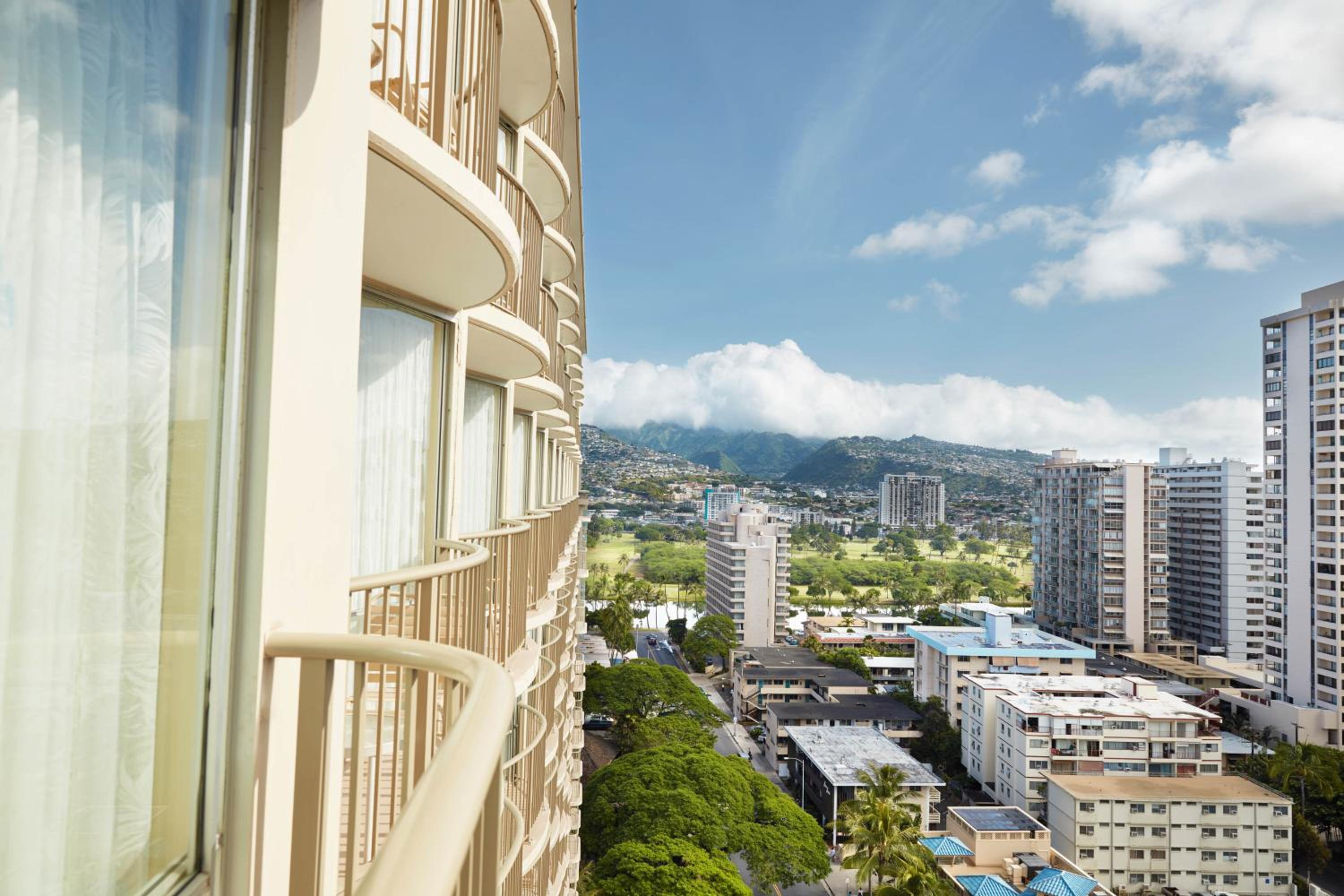 Waikiki View with Two Double Beds - Photo 4