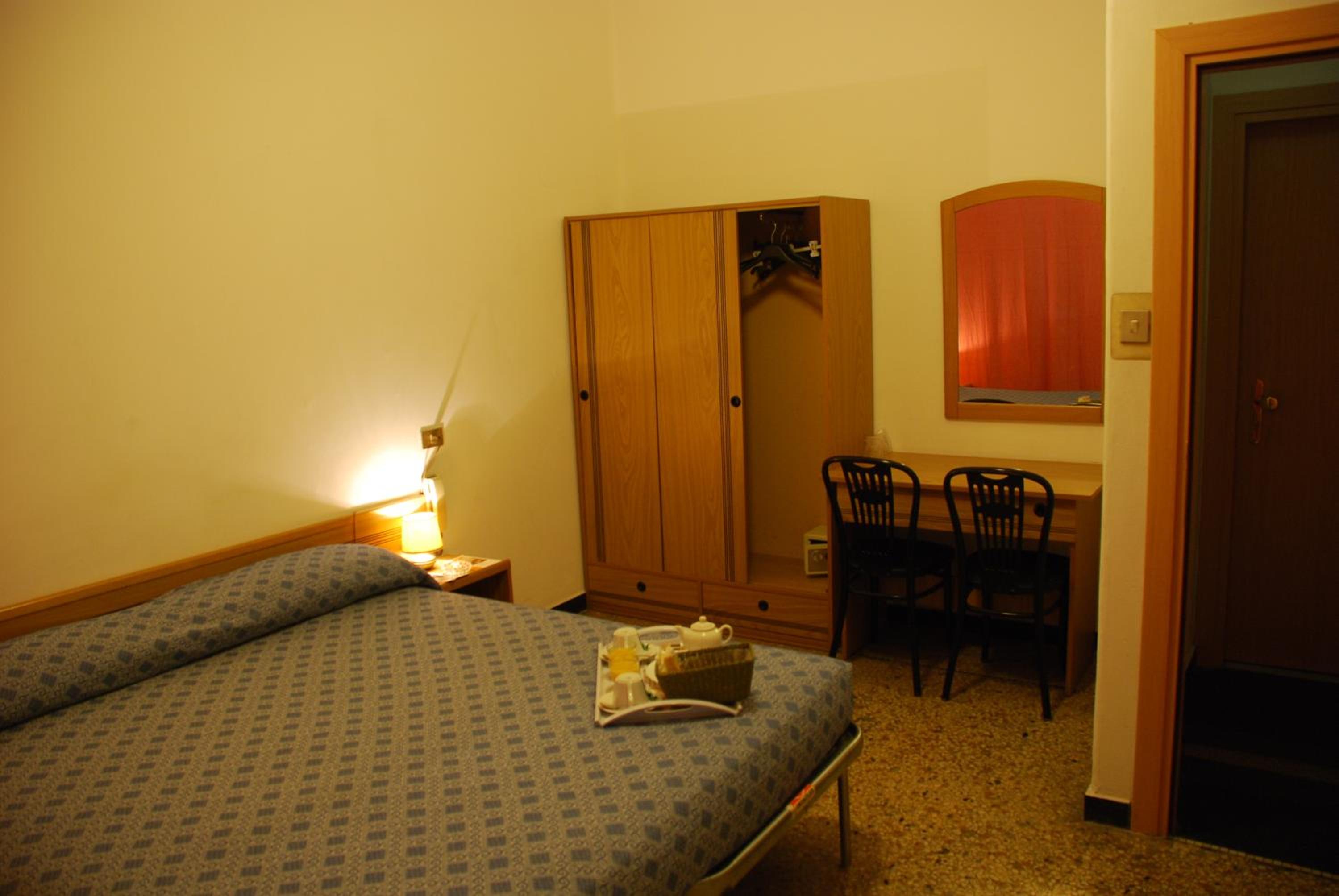 Standard Double Room with Shared Bathroom photo 1
