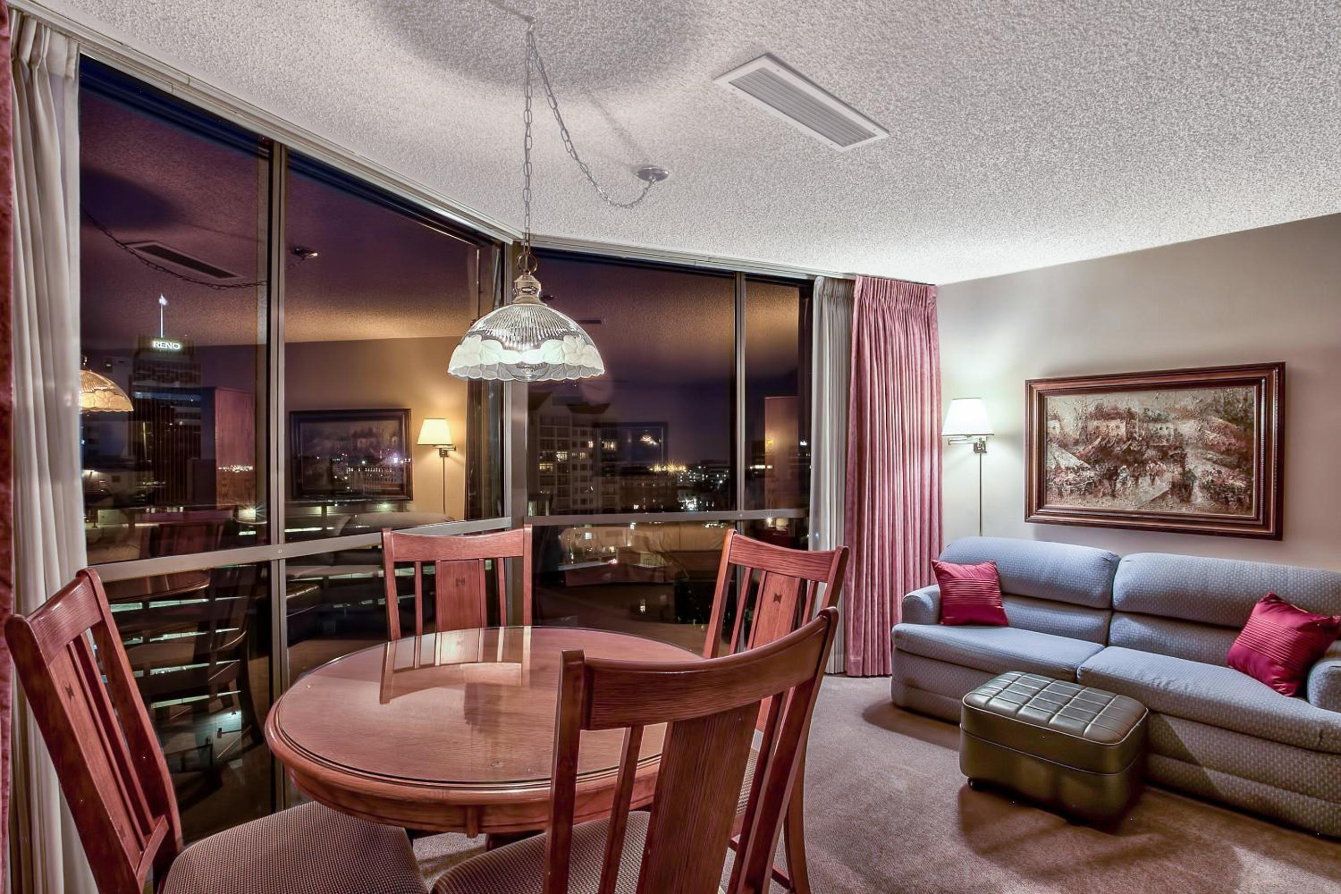 Deluxe King Room - Non-Smoking photo 3
