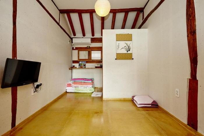 Quadruple Room with Bathroom - Photo 28
