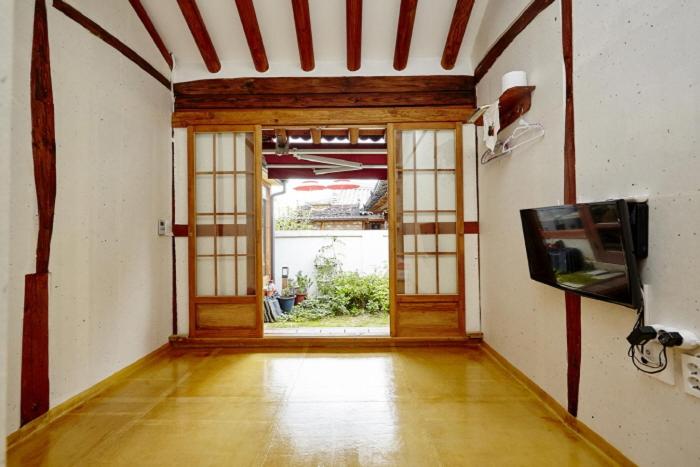 Quadruple Room with Bathroom - Photo 8