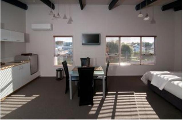 Deluxe One-Bedroom Apartment - Photo 1