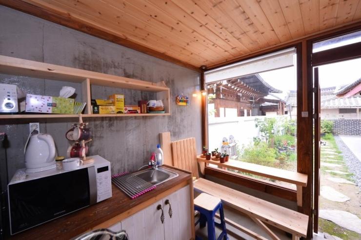 Quadruple Room with Bathroom - Photo 20