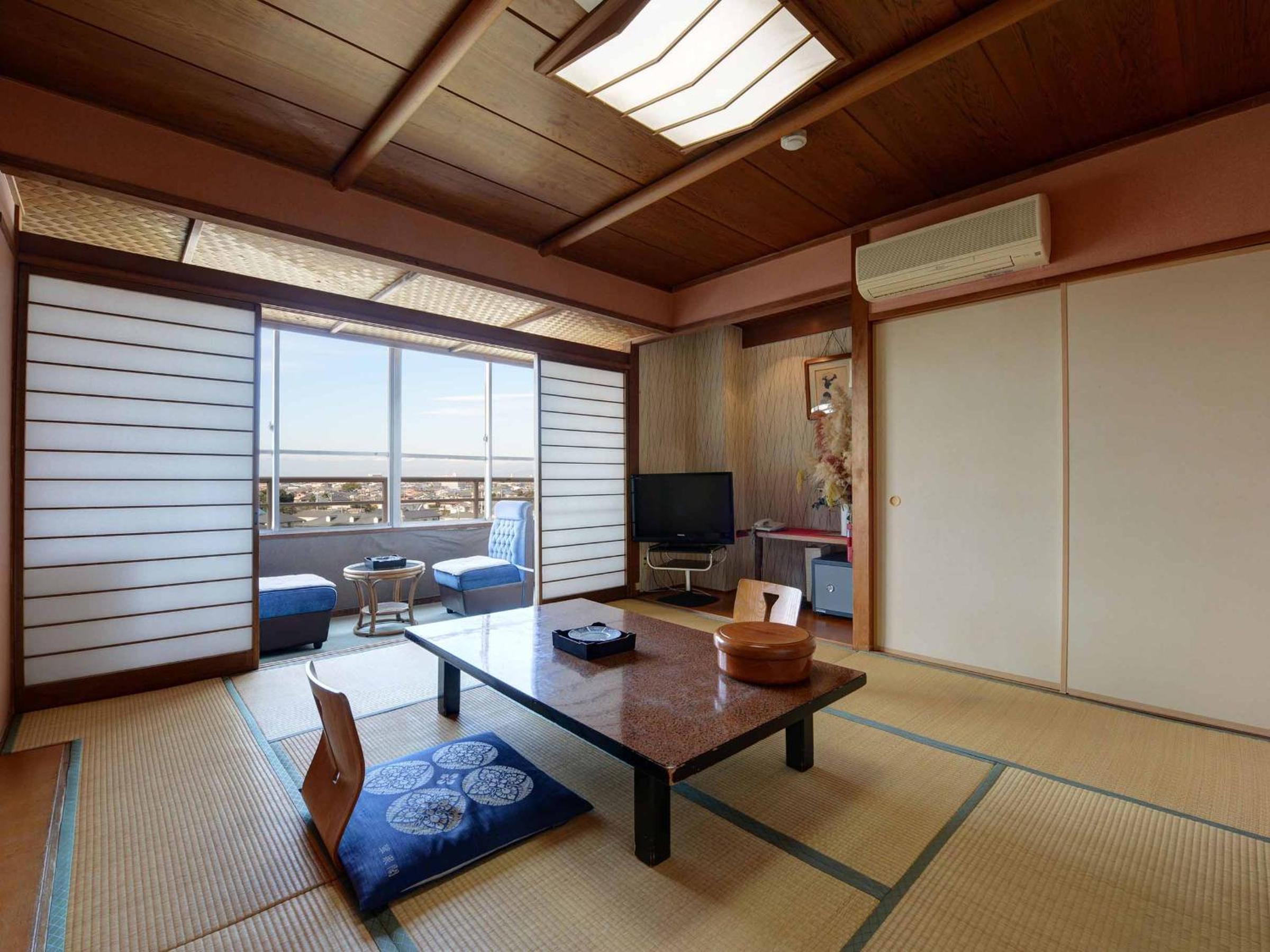 Japanese-Style Room with Shared Bathroom and Private Toilet photo 2