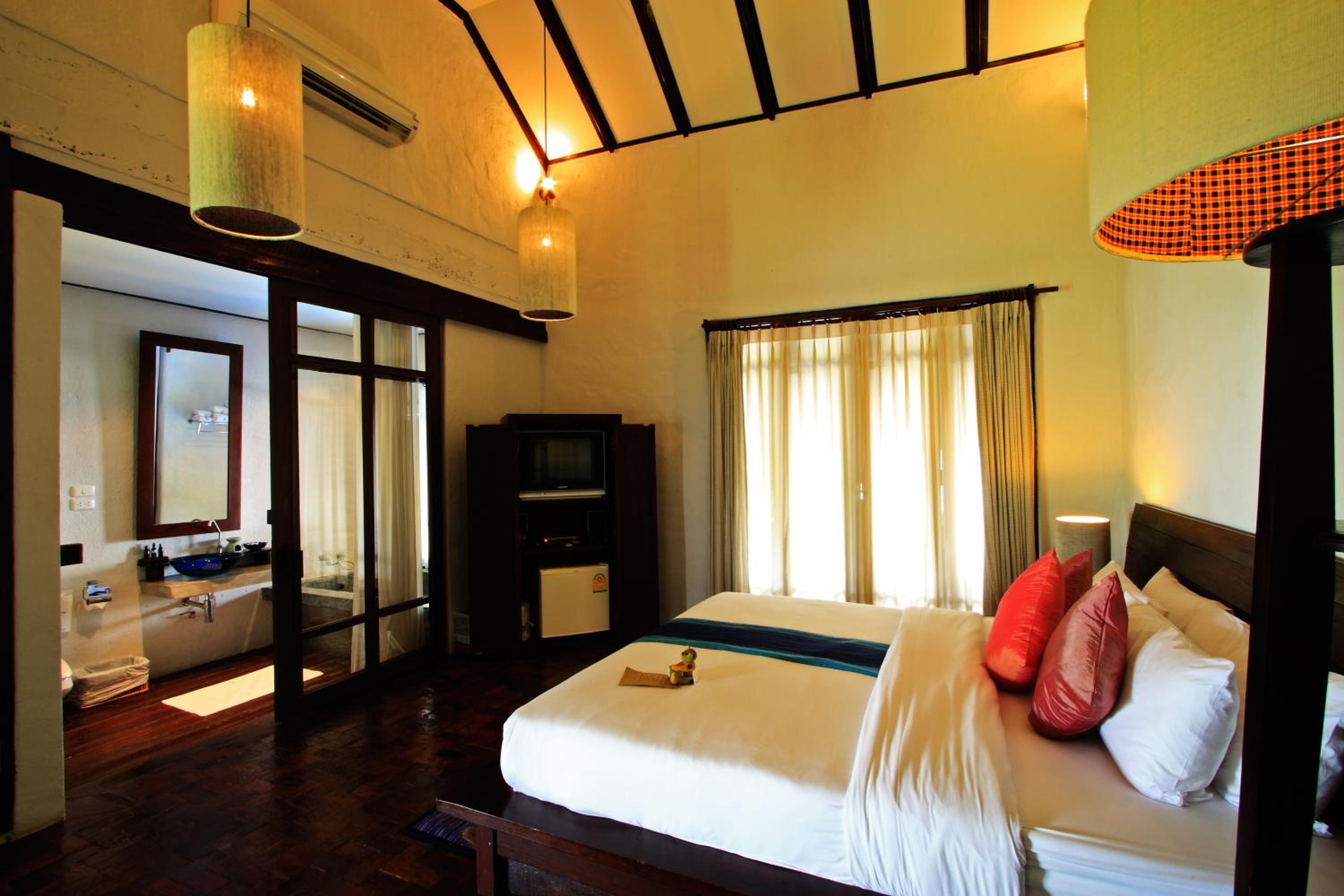 Deluxe Double or Twin Room - Photo 8