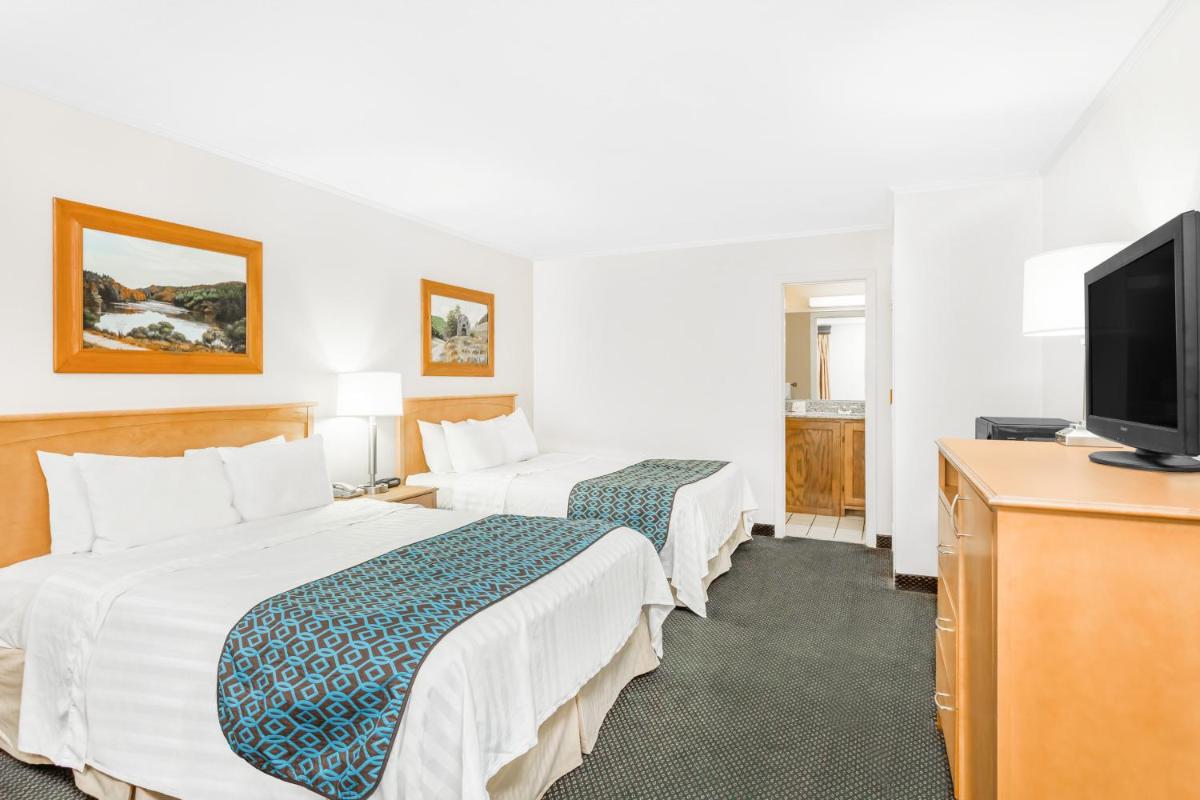 Queen Room with Two Queen Beds photo 1