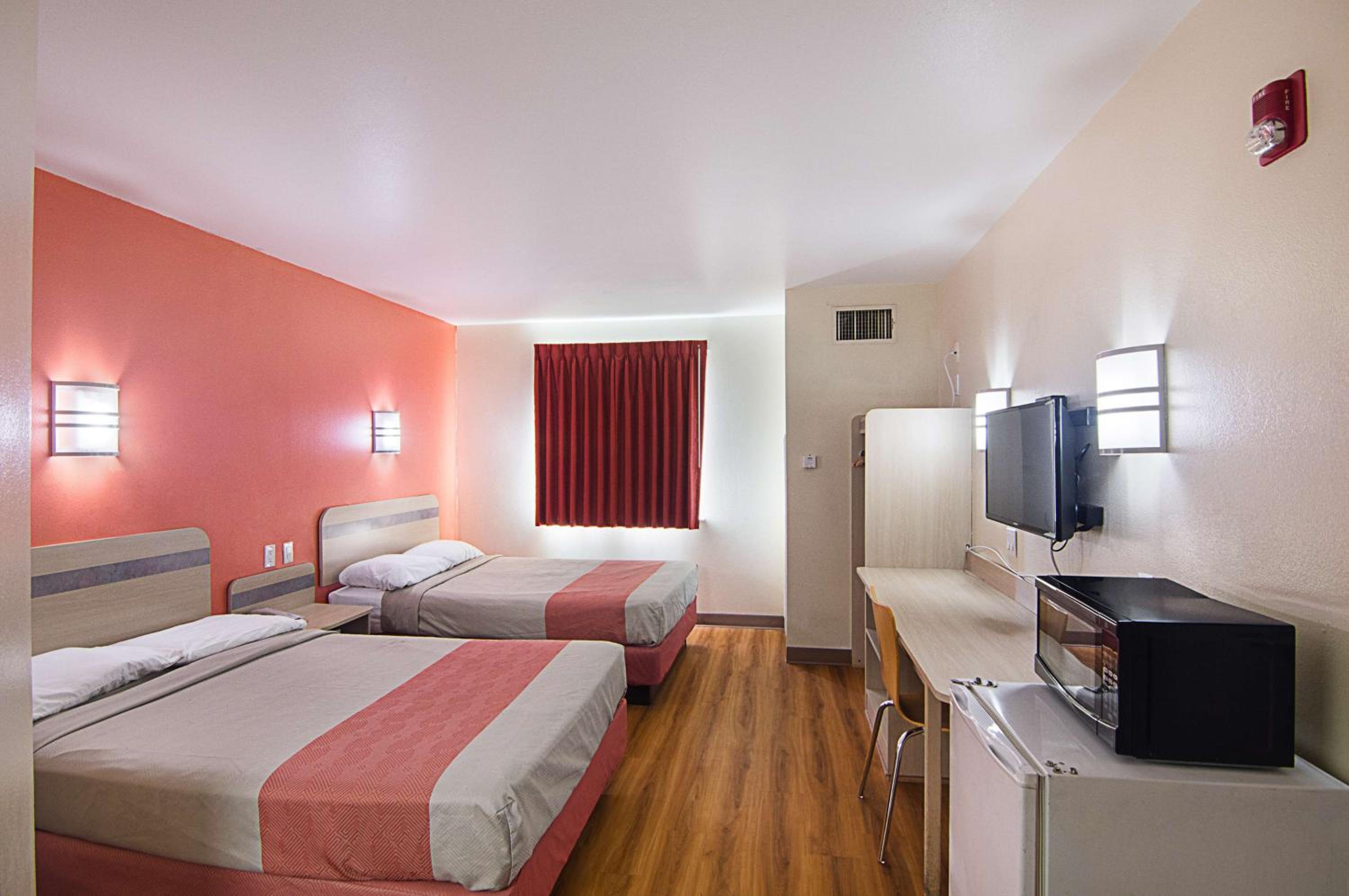 Deluxe Quadruple Room - Non-Smoking photo 1