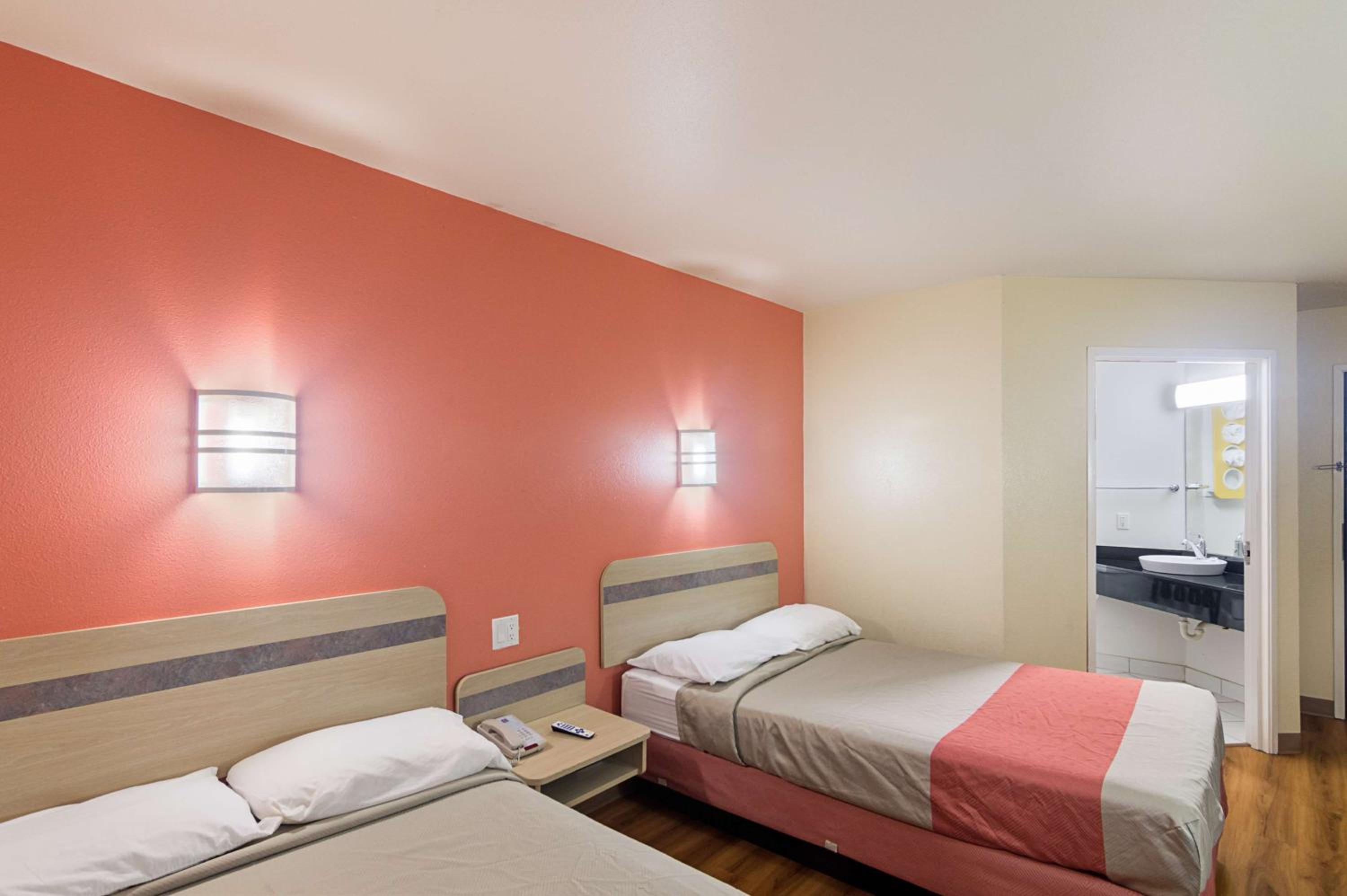 Deluxe Quadruple Room - Non-Smoking photo 2