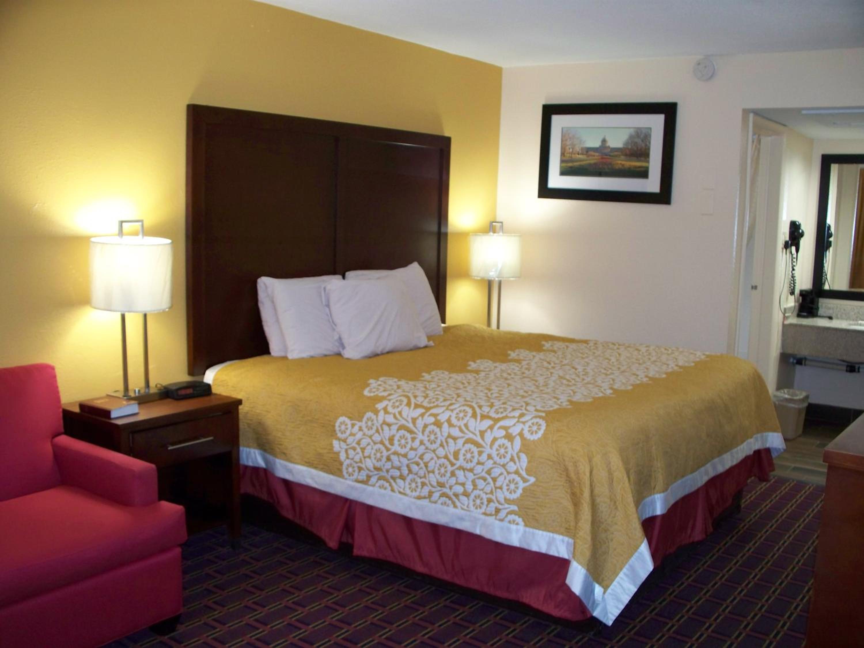King Room - Non-Smoking - Photo 5