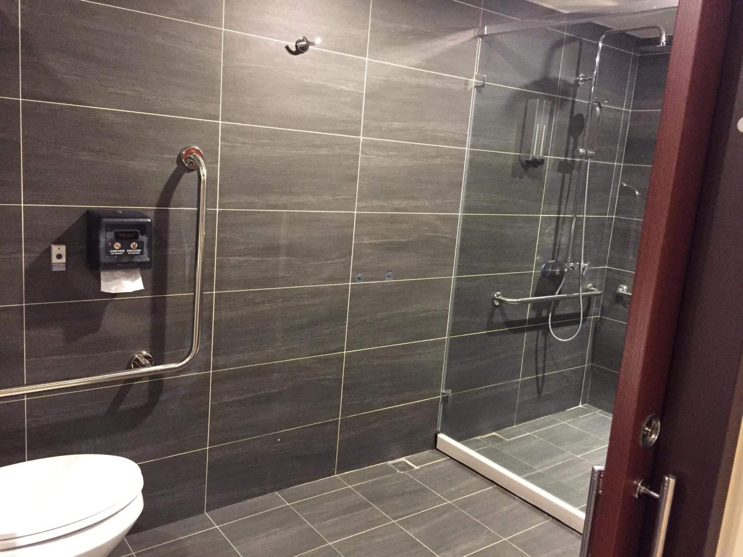 Deluxe Twin Room without window photo 3