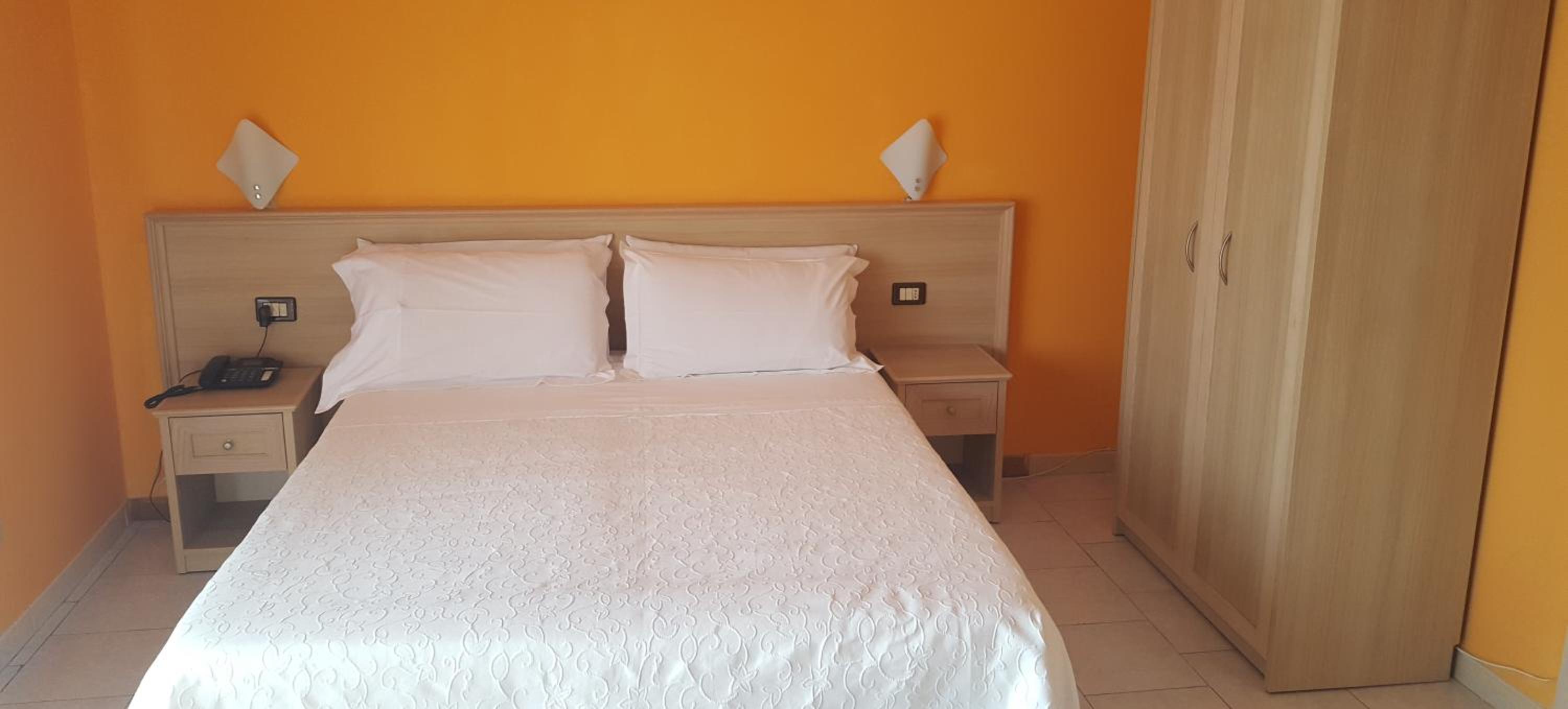 Double or Twin Room - Photo 17