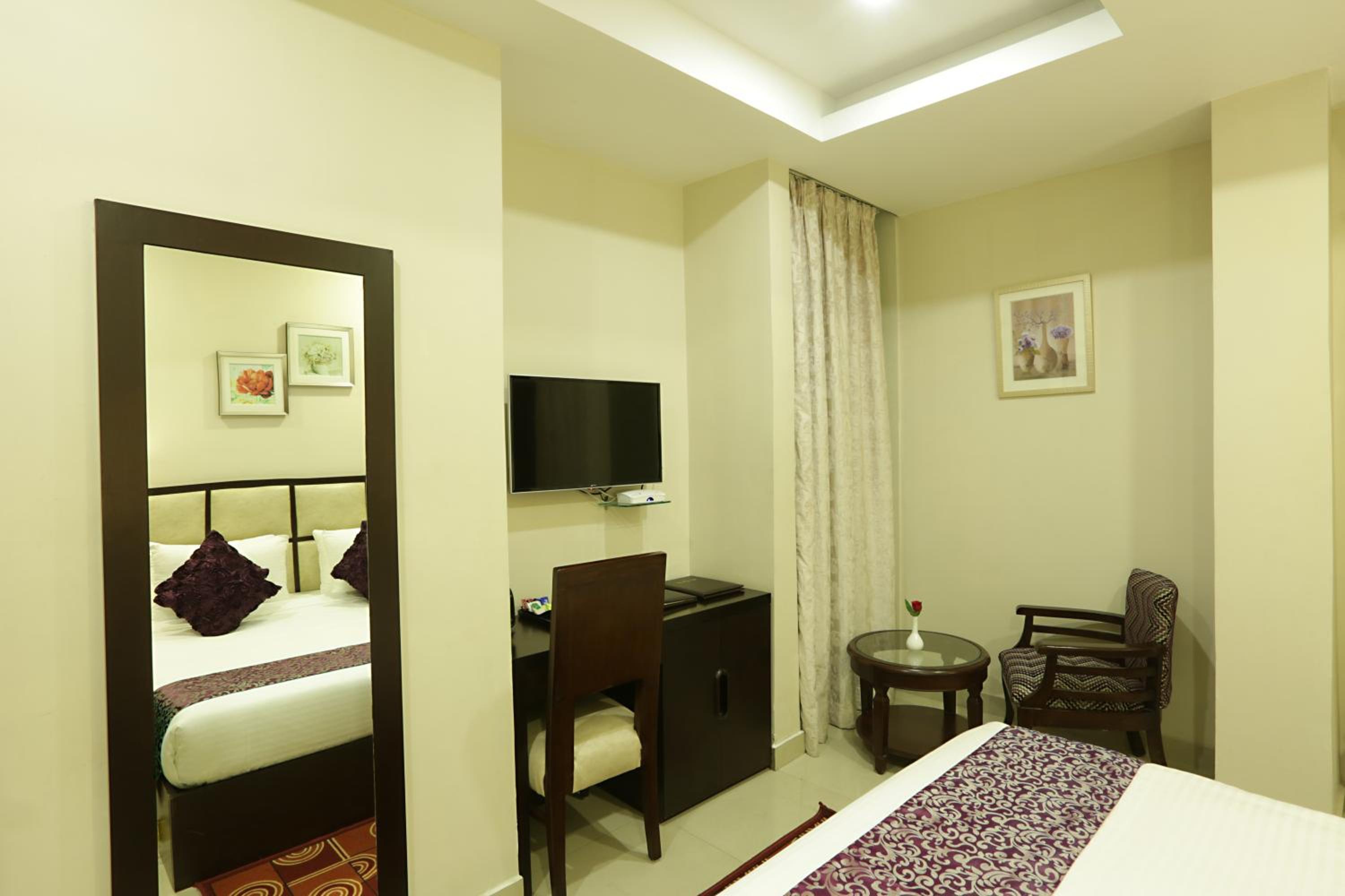 Large Double Room - Photo 1