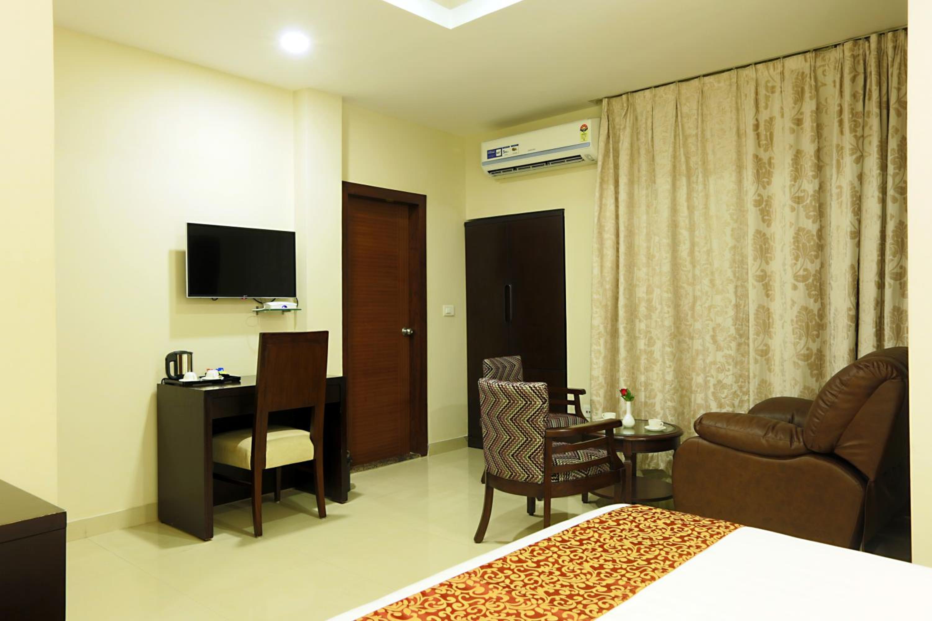 Large Double Room - Photo 2