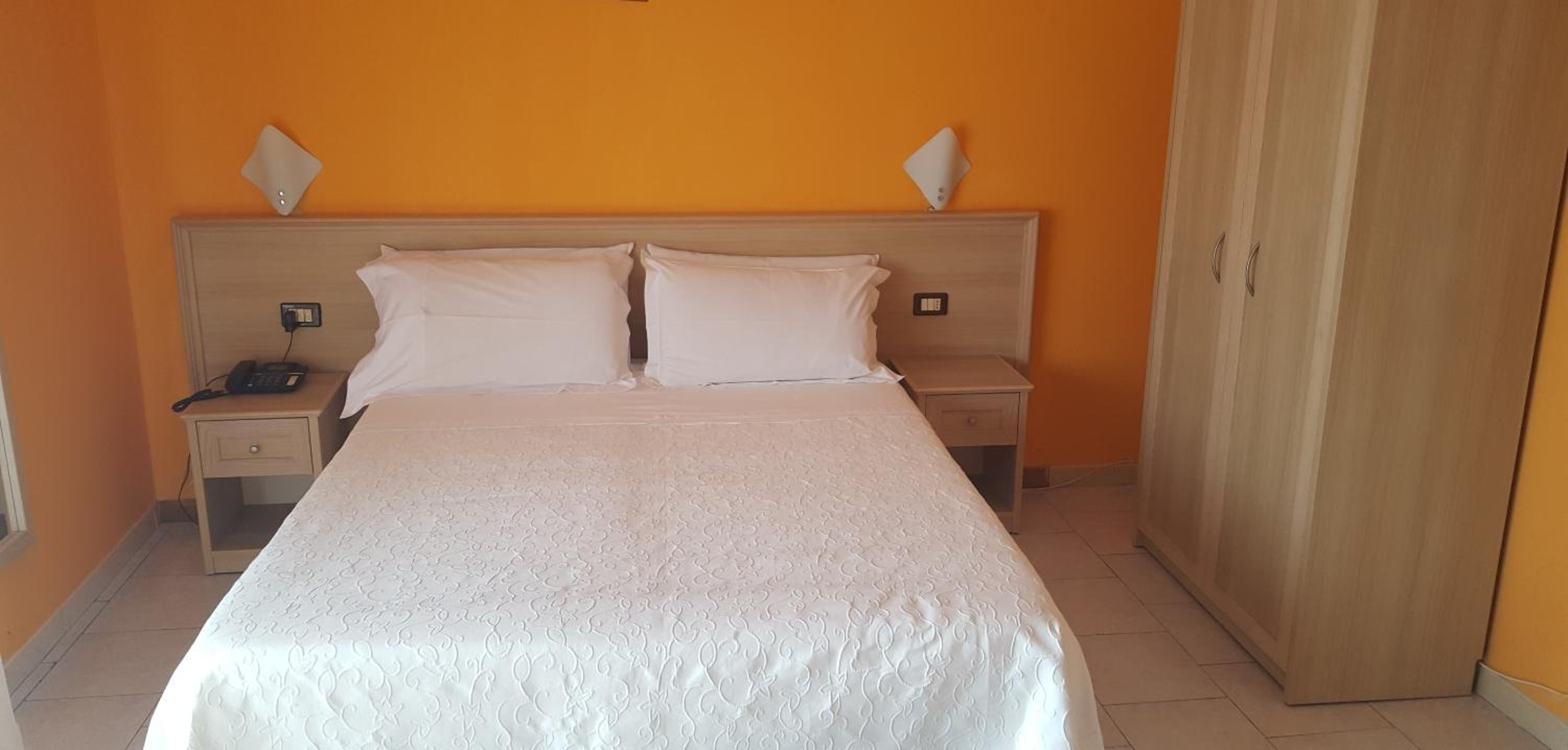 Double or Twin Room - Photo 16