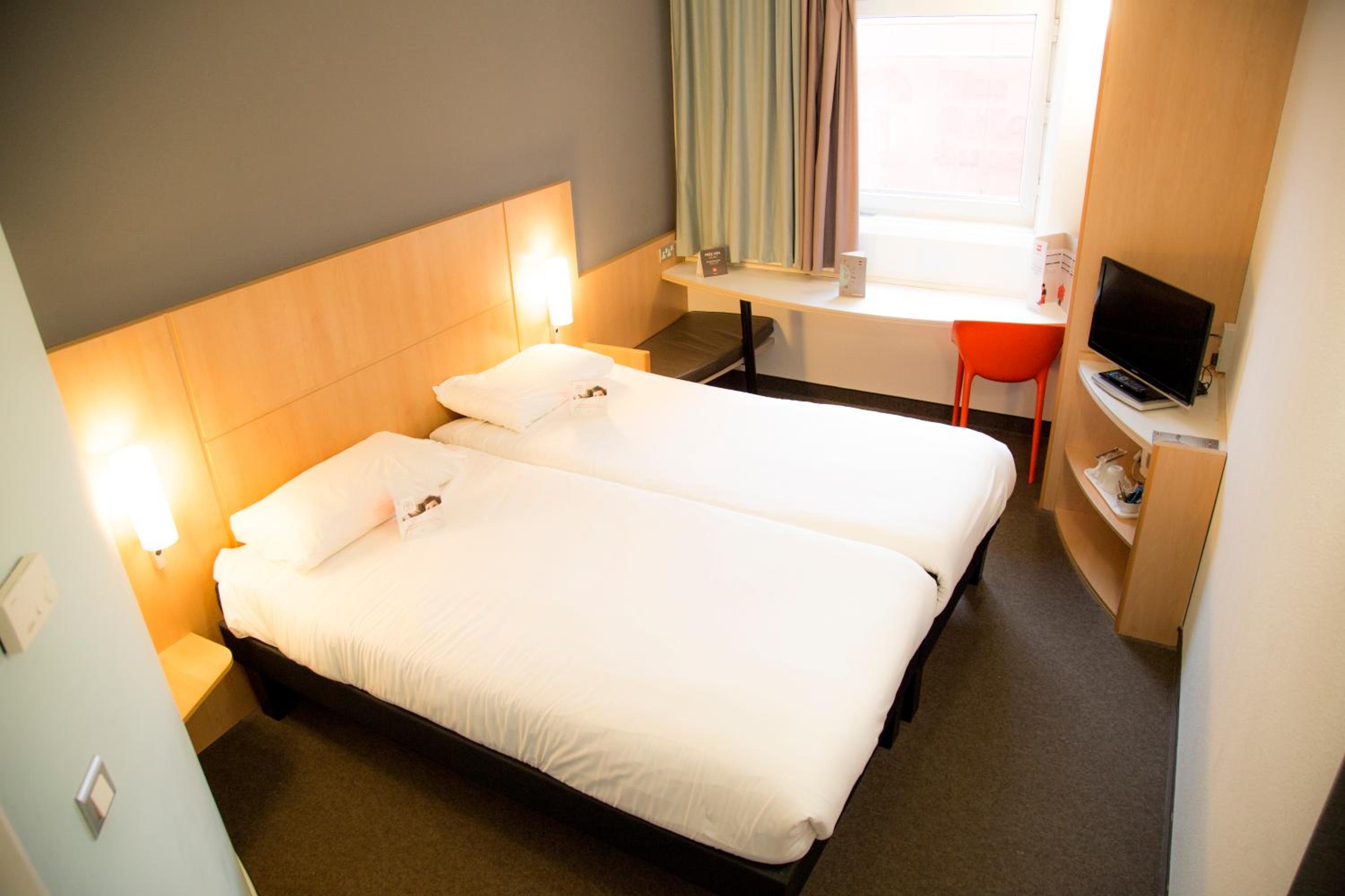 Twin Room - Photo 3