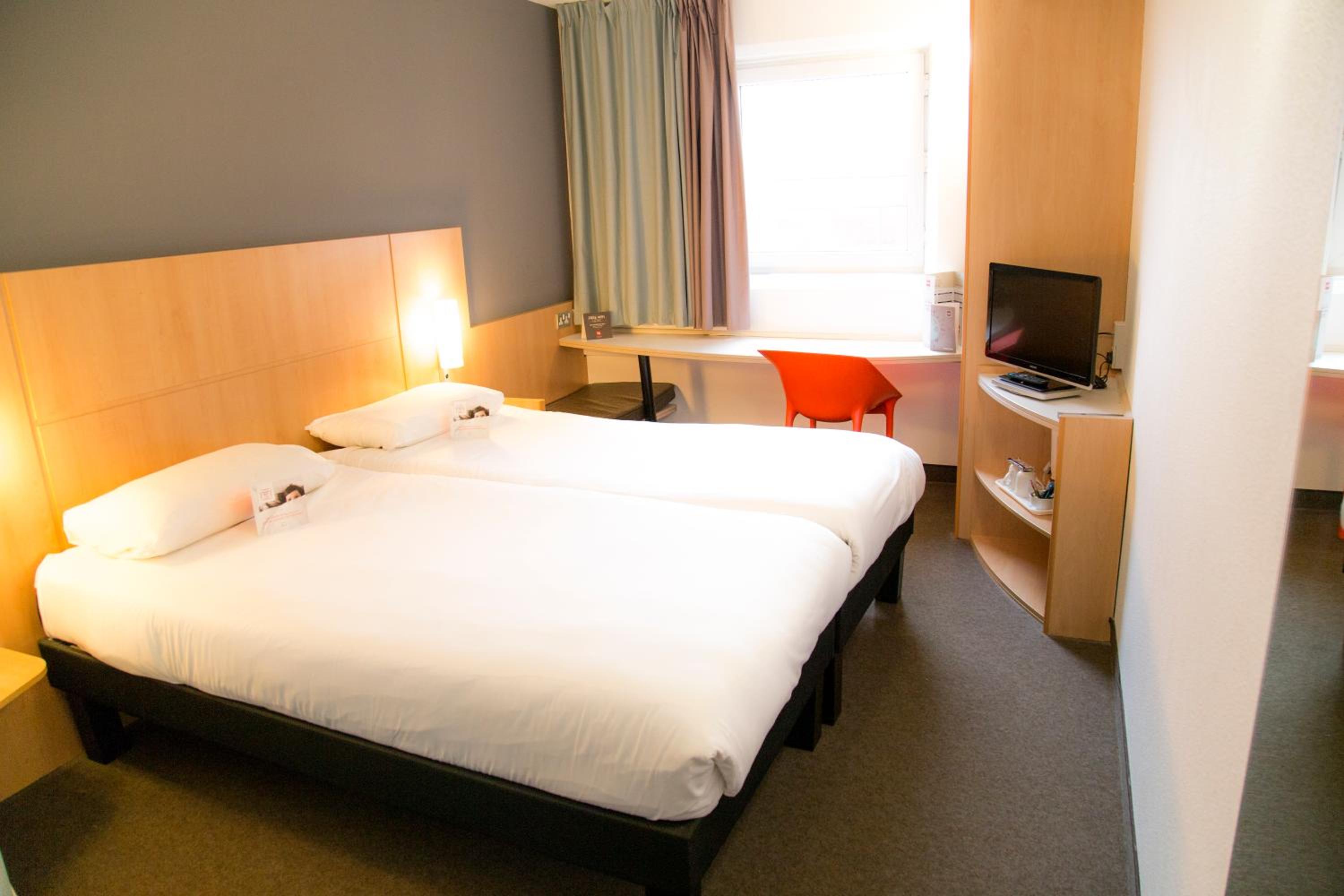 Twin Room - Photo 4
