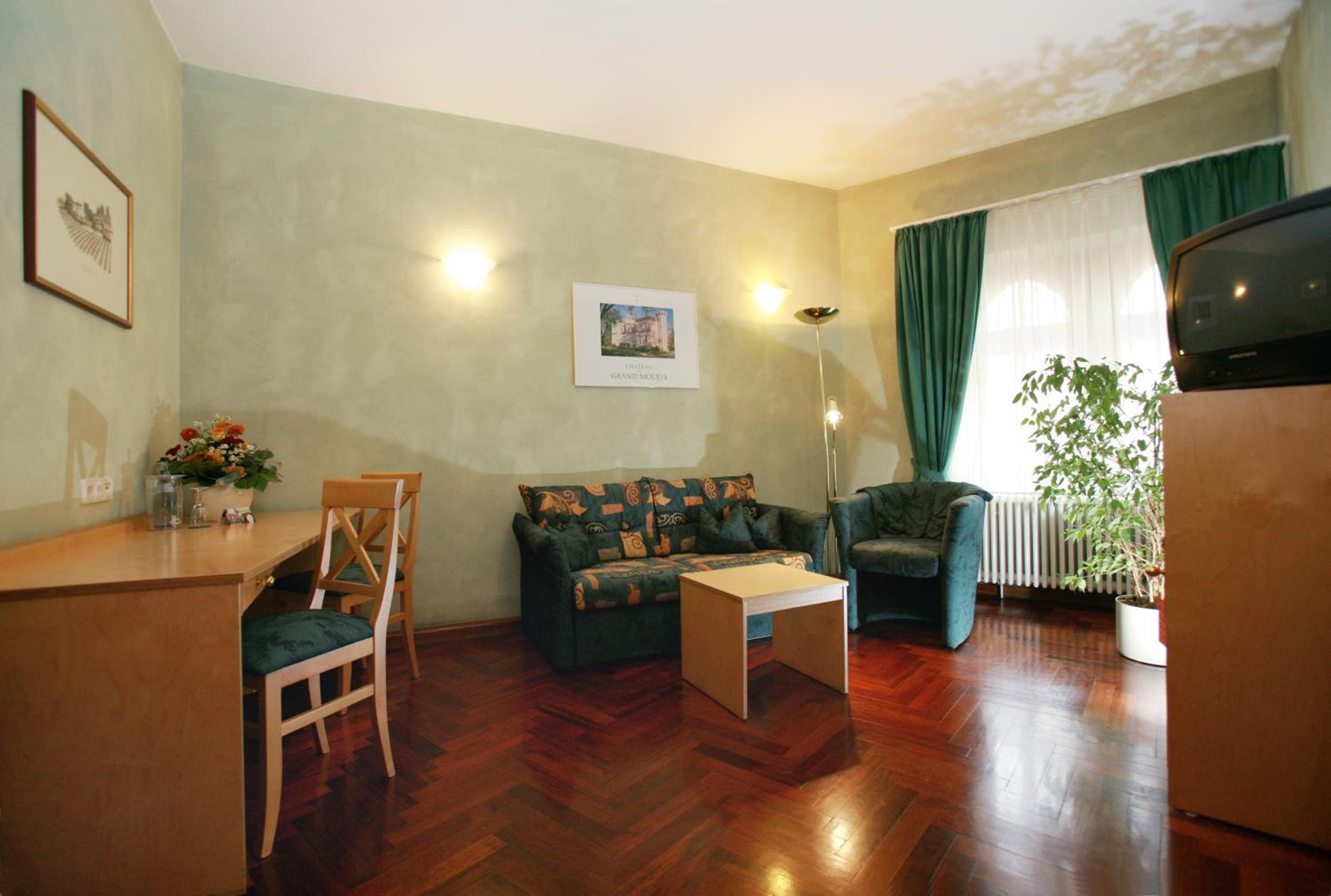 Standard Double Suite photo 3